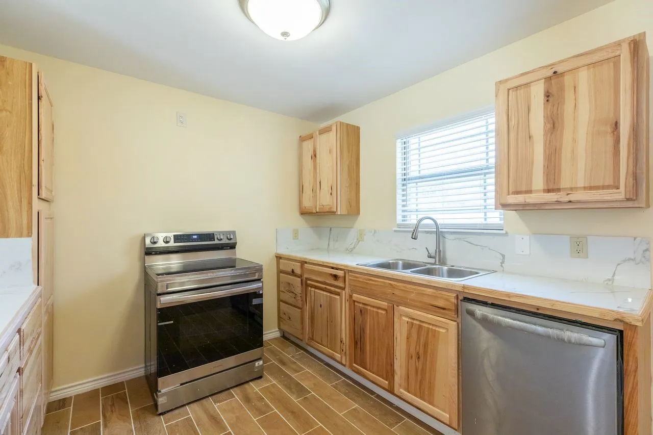 Single Family Residence For Sale in Taylor County , 2910 Wenwood Road, Abilene, Texas 79606, 3 Bedroom, 2 Bathroom, 2 Garage spaces, 1,263 Sqft, built in 2019, mls#21344855, Real Estate Agent in Abilene, Homes For Sale in Taylor county, Homes For Sale in Abilene, Realtor in Abilene Texas, Real Estate Brokerage Independent Realty Texas, Luminita Cordes Realtor