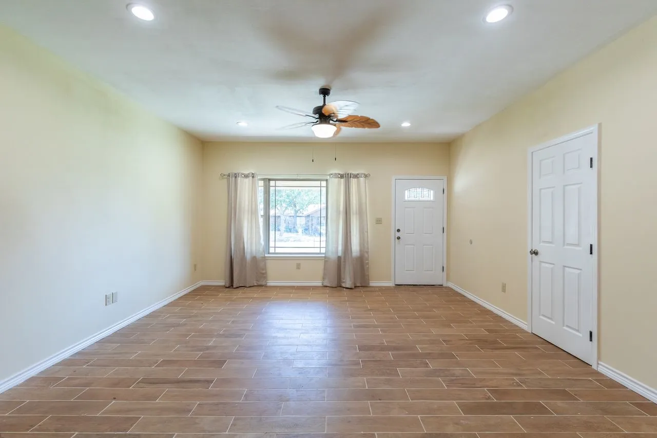 Single Family Residence For Sale in Taylor County , 2910 Wenwood Road, Abilene, Texas 79606, 3 Bedroom, 2 Bathroom, 2 Garage spaces, 1,263 Sqft, built in 2019, mls#21344855, Real Estate Agent in Abilene, Homes For Sale in Taylor county, Homes For Sale in Abilene, Realtor in Abilene Texas, Real Estate Brokerage Independent Realty Texas, Luminita Cordes Realtor