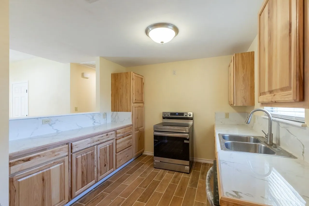 Single Family Residence For Sale in Taylor County , 2910 Wenwood Road, Abilene, Texas 79606, 3 Bedroom, 2 Bathroom, 2 Garage spaces, 1,263 Sqft, built in 2019, mls#21344855, Real Estate Agent in Abilene, Homes For Sale in Taylor county, Homes For Sale in Abilene, Realtor in Abilene Texas, Real Estate Brokerage Independent Realty Texas, Luminita Cordes Realtor