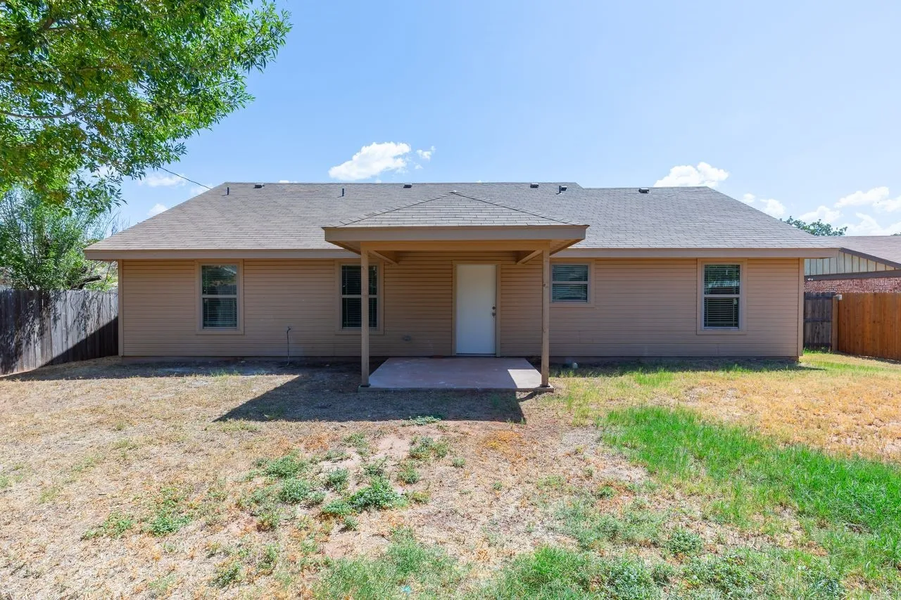 Single Family Residence For Sale in Taylor County , 2910 Wenwood Road, Abilene, Texas 79606, 3 Bedroom, 2 Bathroom, 2 Garage spaces, 1,263 Sqft, built in 2019, mls#21344855, Real Estate Agent in Abilene, Homes For Sale in Taylor county, Homes For Sale in Abilene, Realtor in Abilene Texas, Real Estate Brokerage Independent Realty Texas, Luminita Cordes Realtor