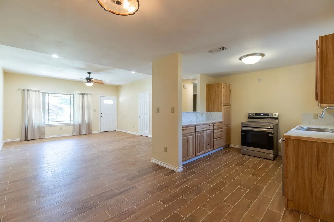 Single Family Residence For Sale in Taylor County , 2910 Wenwood Road, Abilene, Texas 79606, 3 Bedroom, 2 Bathroom, 2 Garage spaces, 1,263 Sqft, built in 2019, mls#21344855, Real Estate Agent in Abilene, Homes For Sale in Taylor county, Homes For Sale in Abilene, Realtor in Abilene Texas, Real Estate Brokerage Independent Realty Texas, Luminita Cordes Realtor