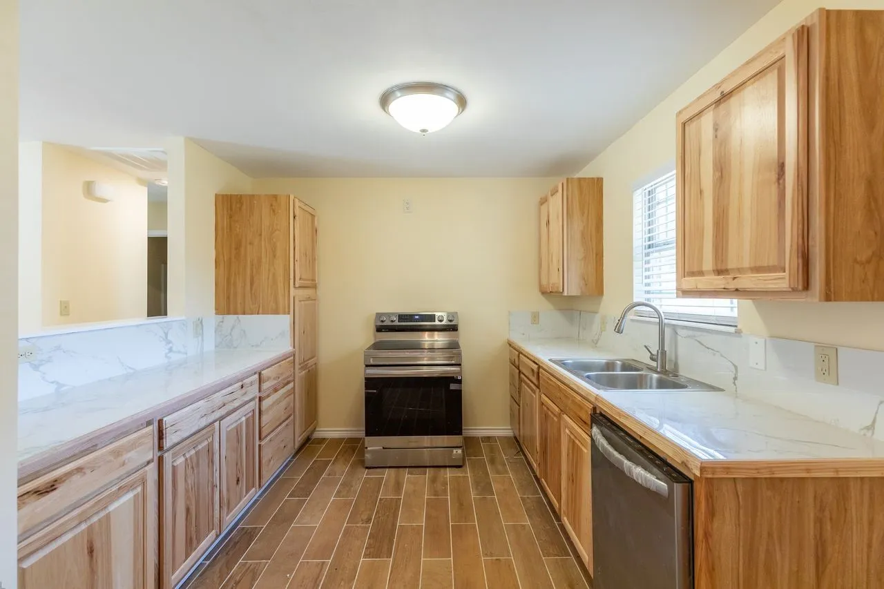Single Family Residence For Sale in Taylor County , 2910 Wenwood Road, Abilene, Texas 79606, 3 Bedroom, 2 Bathroom, 2 Garage spaces, 1,263 Sqft, built in 2019, mls#21344855, Real Estate Agent in Abilene, Homes For Sale in Taylor county, Homes For Sale in Abilene, Realtor in Abilene Texas, Real Estate Brokerage Independent Realty Texas, Luminita Cordes Realtor