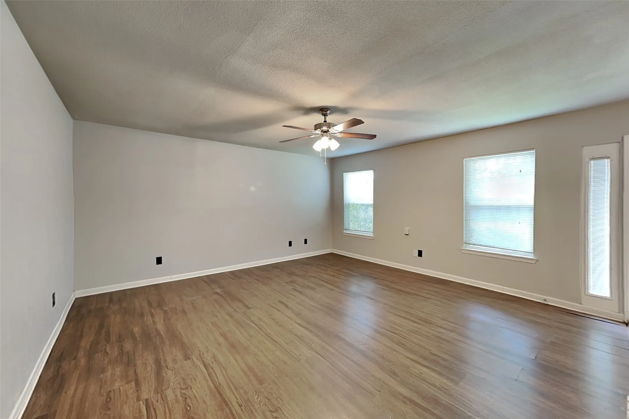 Single Family Residence For Rent in Tarrant County , 6917 Lincolnshire Lane, North Richland Hills, Texas 76182, 3 Bedroom, 2 Bathroom, 2 Garage spaces, 1,401 Sqft, built in 1978, mls#21344842, Real Estate Agent in North Richland Hills, Homes For Rent in Tarrant county, Homes For Rent in North Richland Hills, Realtor in North Richland Hills Texas, Real Estate Brokerage Independent Realty Texas, Luminita Cordes Realtor