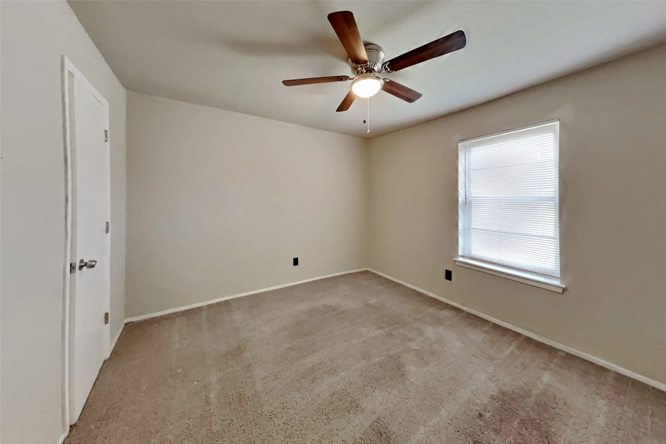 Single Family Residence For Rent in Tarrant County , 6917 Lincolnshire Lane, North Richland Hills, Texas 76182, 3 Bedroom, 2 Bathroom, 2 Garage spaces, 1,401 Sqft, built in 1978, mls#21344842, Real Estate Agent in North Richland Hills, Homes For Rent in Tarrant county, Homes For Rent in North Richland Hills, Realtor in North Richland Hills Texas, Real Estate Brokerage Independent Realty Texas, Luminita Cordes Realtor
