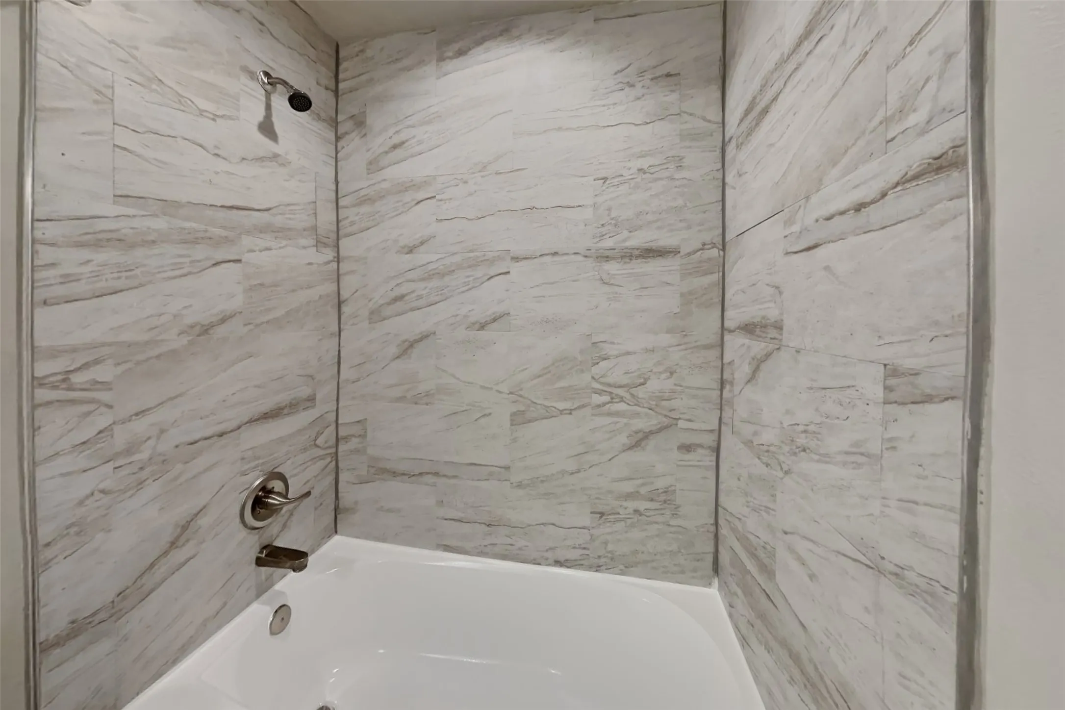 Single Family Residence For Rent in Tarrant County , 6917 Lincolnshire Lane, North Richland Hills, Texas 76182, 3 Bedroom, 2 Bathroom, 2 Garage spaces, 1,401 Sqft, built in 1978, mls#21344842, Real Estate Agent in North Richland Hills, Homes For Rent in Tarrant county, Homes For Rent in North Richland Hills, Realtor in North Richland Hills Texas, Real Estate Brokerage Independent Realty Texas, Luminita Cordes Realtor