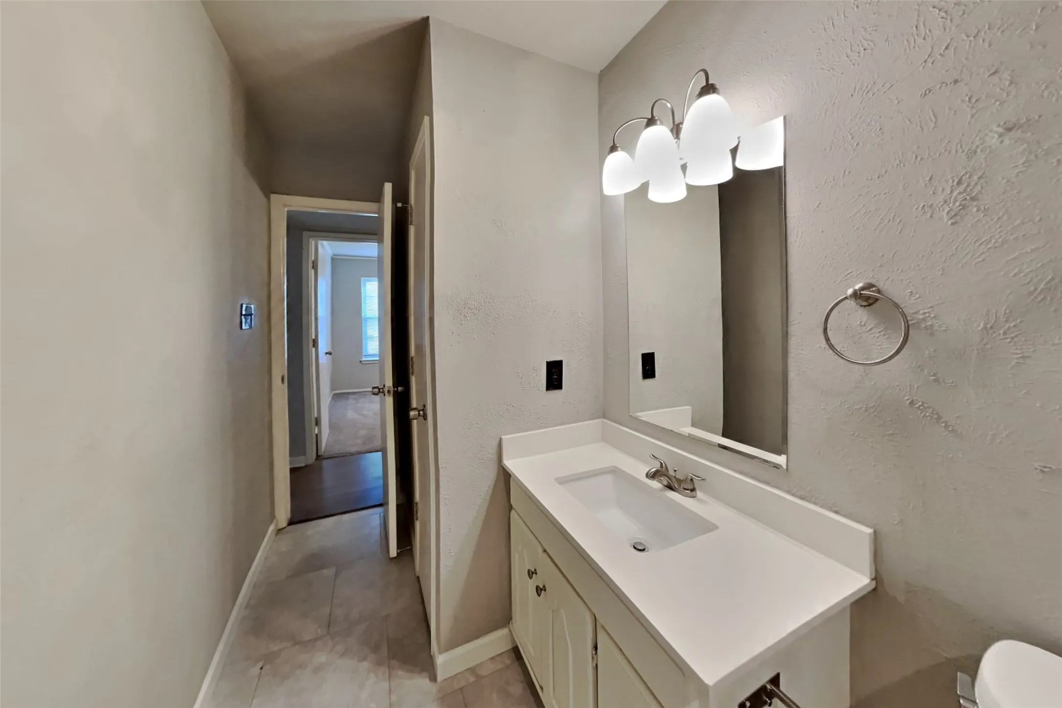 Single Family Residence For Rent in Tarrant County , 6917 Lincolnshire Lane, North Richland Hills, Texas 76182, 3 Bedroom, 2 Bathroom, 2 Garage spaces, 1,401 Sqft, built in 1978, mls#21344842, Real Estate Agent in North Richland Hills, Homes For Rent in Tarrant county, Homes For Rent in North Richland Hills, Realtor in North Richland Hills Texas, Real Estate Brokerage Independent Realty Texas, Luminita Cordes Realtor