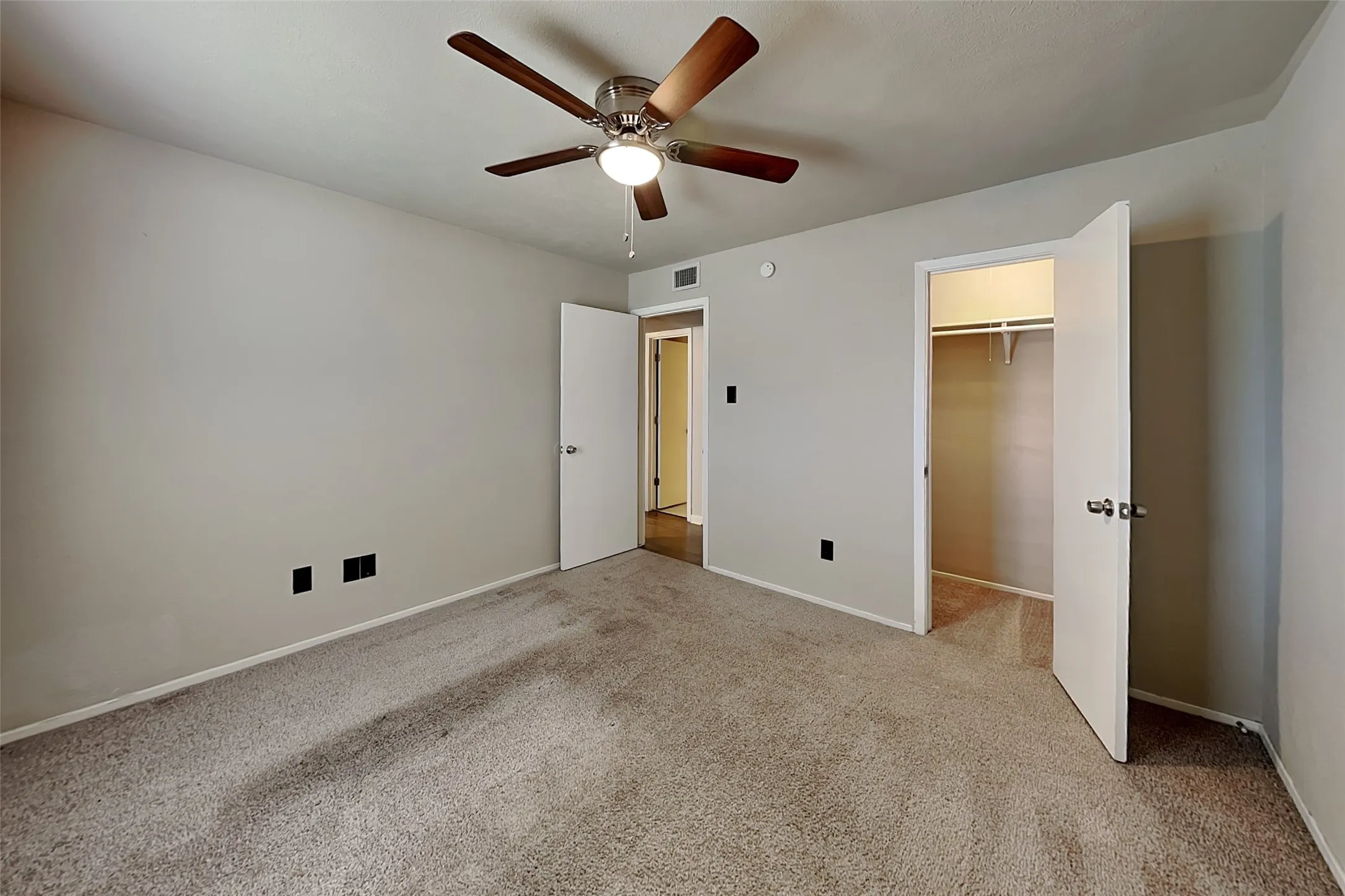 Single Family Residence For Rent in Tarrant County , 6917 Lincolnshire Lane, North Richland Hills, Texas 76182, 3 Bedroom, 2 Bathroom, 2 Garage spaces, 1,401 Sqft, built in 1978, mls#21344842, Real Estate Agent in North Richland Hills, Homes For Rent in Tarrant county, Homes For Rent in North Richland Hills, Realtor in North Richland Hills Texas, Real Estate Brokerage Independent Realty Texas, Luminita Cordes Realtor
