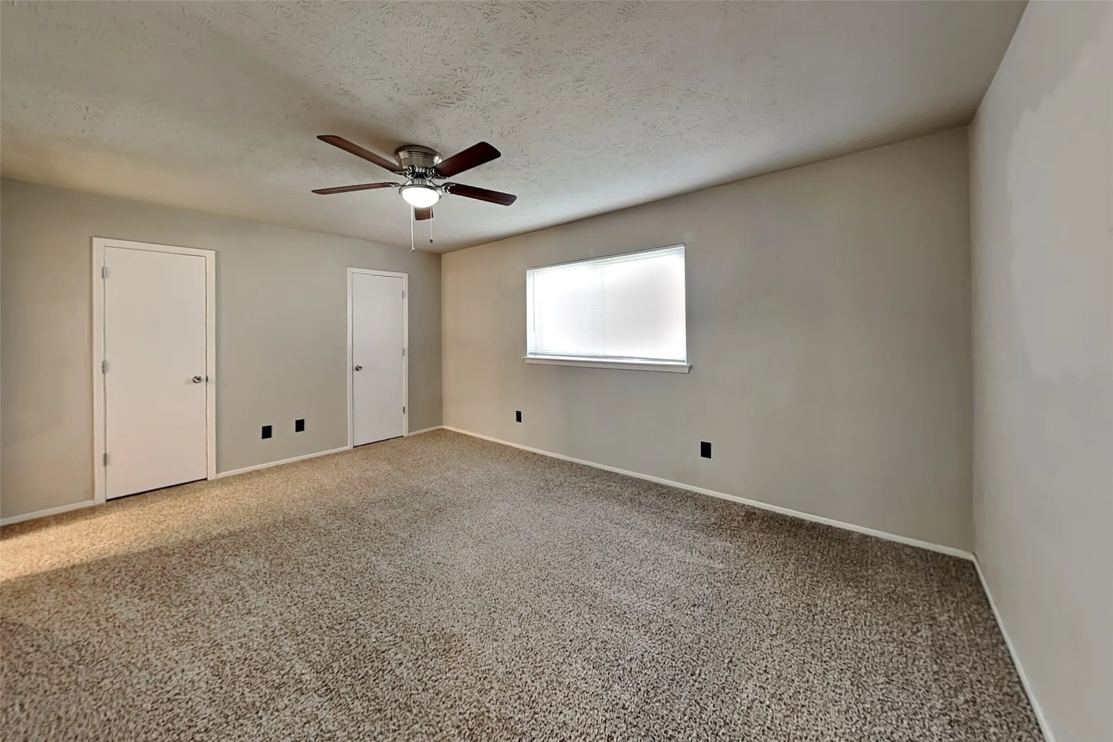 Single Family Residence For Rent in Tarrant County , 6917 Lincolnshire Lane, North Richland Hills, Texas 76182, 3 Bedroom, 2 Bathroom, 2 Garage spaces, 1,401 Sqft, built in 1978, mls#21344842, Real Estate Agent in North Richland Hills, Homes For Rent in Tarrant county, Homes For Rent in North Richland Hills, Realtor in North Richland Hills Texas, Real Estate Brokerage Independent Realty Texas, Luminita Cordes Realtor