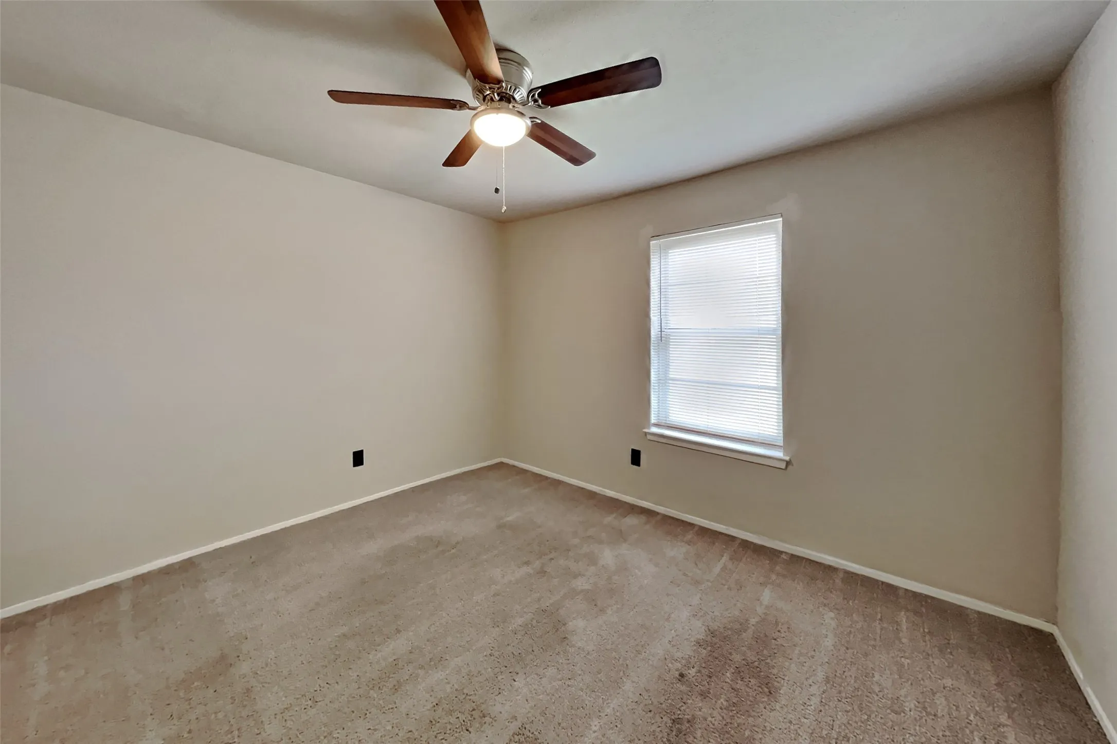 Single Family Residence For Rent in Tarrant County , 6917 Lincolnshire Lane, North Richland Hills, Texas 76182, 3 Bedroom, 2 Bathroom, 2 Garage spaces, 1,401 Sqft, built in 1978, mls#21344842, Real Estate Agent in North Richland Hills, Homes For Rent in Tarrant county, Homes For Rent in North Richland Hills, Realtor in North Richland Hills Texas, Real Estate Brokerage Independent Realty Texas, Luminita Cordes Realtor
