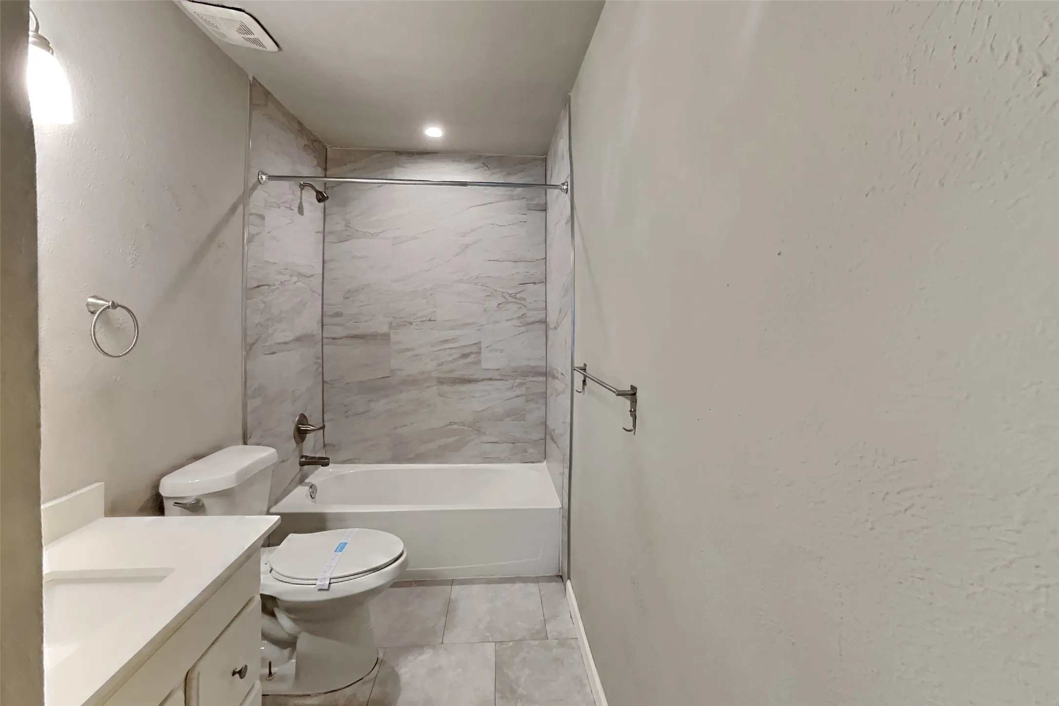 Single Family Residence For Rent in Tarrant County , 6917 Lincolnshire Lane, North Richland Hills, Texas 76182, 3 Bedroom, 2 Bathroom, 2 Garage spaces, 1,401 Sqft, built in 1978, mls#21344842, Real Estate Agent in North Richland Hills, Homes For Rent in Tarrant county, Homes For Rent in North Richland Hills, Realtor in North Richland Hills Texas, Real Estate Brokerage Independent Realty Texas, Luminita Cordes Realtor