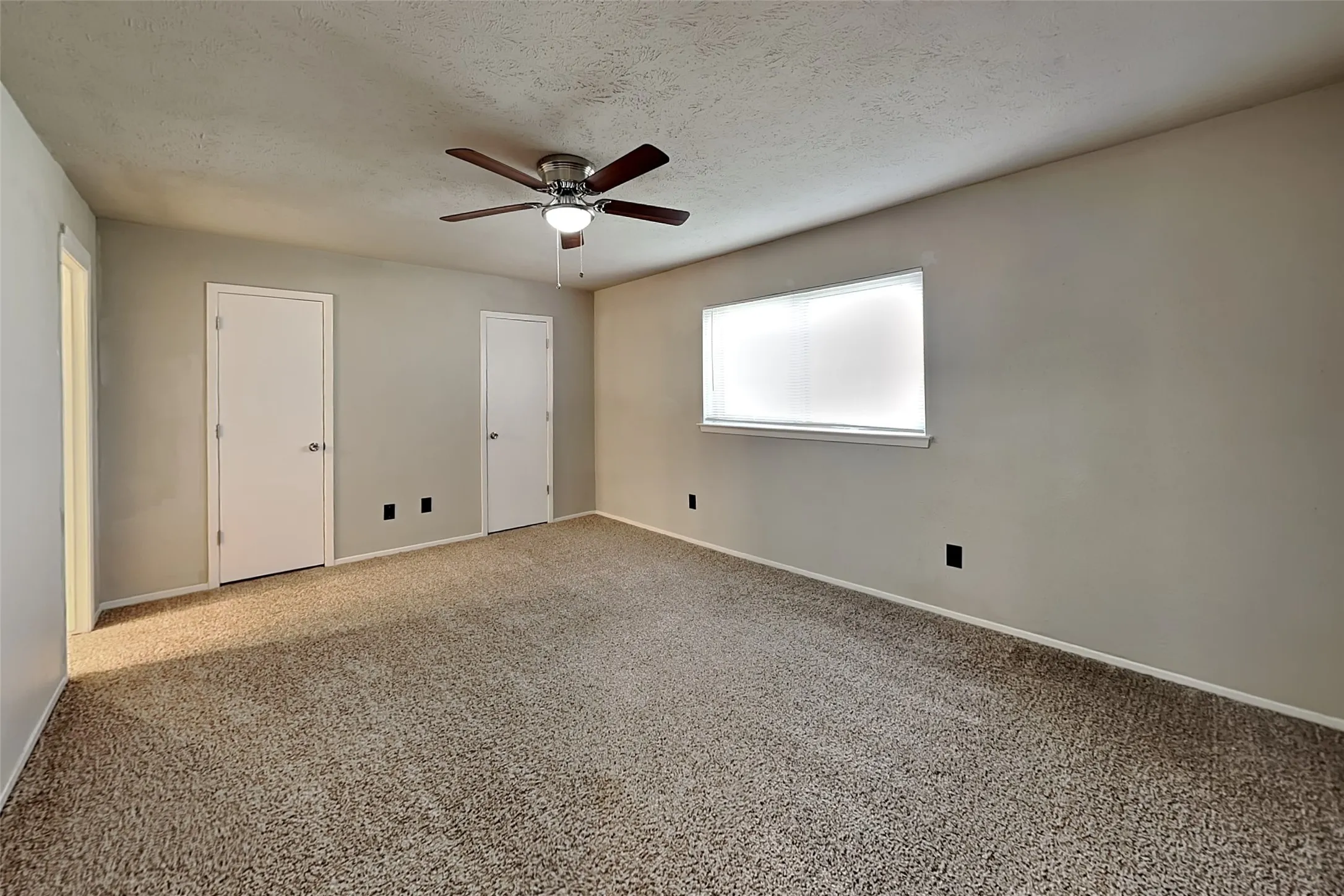 Single Family Residence For Rent in Tarrant County , 6917 Lincolnshire Lane, North Richland Hills, Texas 76182, 3 Bedroom, 2 Bathroom, 2 Garage spaces, 1,401 Sqft, built in 1978, mls#21344842, Real Estate Agent in North Richland Hills, Homes For Rent in Tarrant county, Homes For Rent in North Richland Hills, Realtor in North Richland Hills Texas, Real Estate Brokerage Independent Realty Texas, Luminita Cordes Realtor