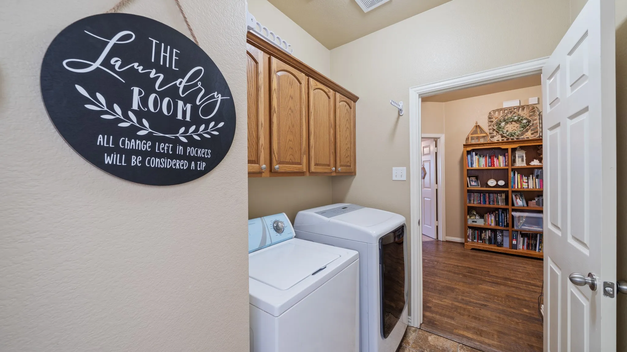 Single Family Residence For Sale in Kaufman County , 238 Country View Lane, Crandall, Texas 75114, 3 Bedroom, 2 Bathroom, 2 Garage spaces, 2,241 Sqft, built in 2005, mls#21344130, Real Estate Agent in Crandall, Homes For Sale in Kaufman county, Homes For Sale in Crandall, Realtor in Crandall Texas, Real Estate Brokerage Independent Realty Texas, Luminita Cordes Realtor