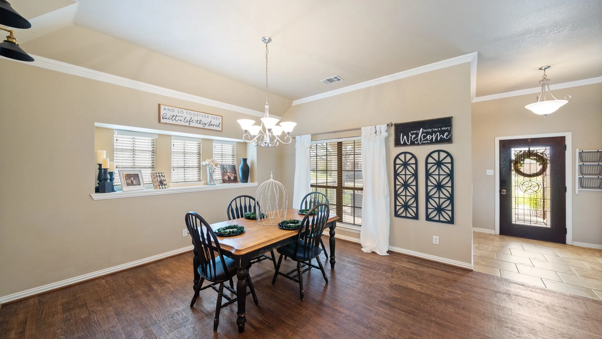 Single Family Residence For Sale in Kaufman County , 238 Country View Lane, Crandall, Texas 75114, 3 Bedroom, 2 Bathroom, 2 Garage spaces, 2,241 Sqft, built in 2005, mls#21344130, Real Estate Agent in Crandall, Homes For Sale in Kaufman county, Homes For Sale in Crandall, Realtor in Crandall Texas, Real Estate Brokerage Independent Realty Texas, Luminita Cordes Realtor