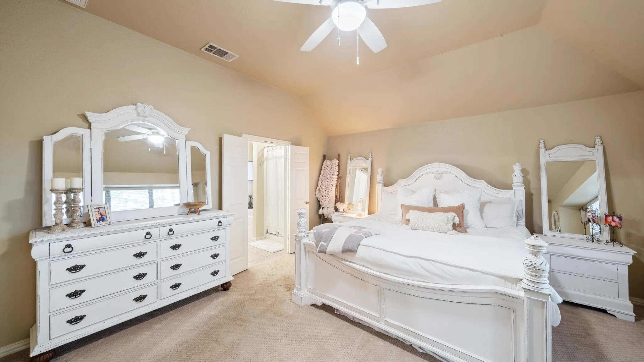 Single Family Residence For Sale in Kaufman County , 238 Country View Lane, Crandall, Texas 75114, 3 Bedroom, 2 Bathroom, 2 Garage spaces, 2,241 Sqft, built in 2005, mls#21344130, Real Estate Agent in Crandall, Homes For Sale in Kaufman county, Homes For Sale in Crandall, Realtor in Crandall Texas, Real Estate Brokerage Independent Realty Texas, Luminita Cordes Realtor
