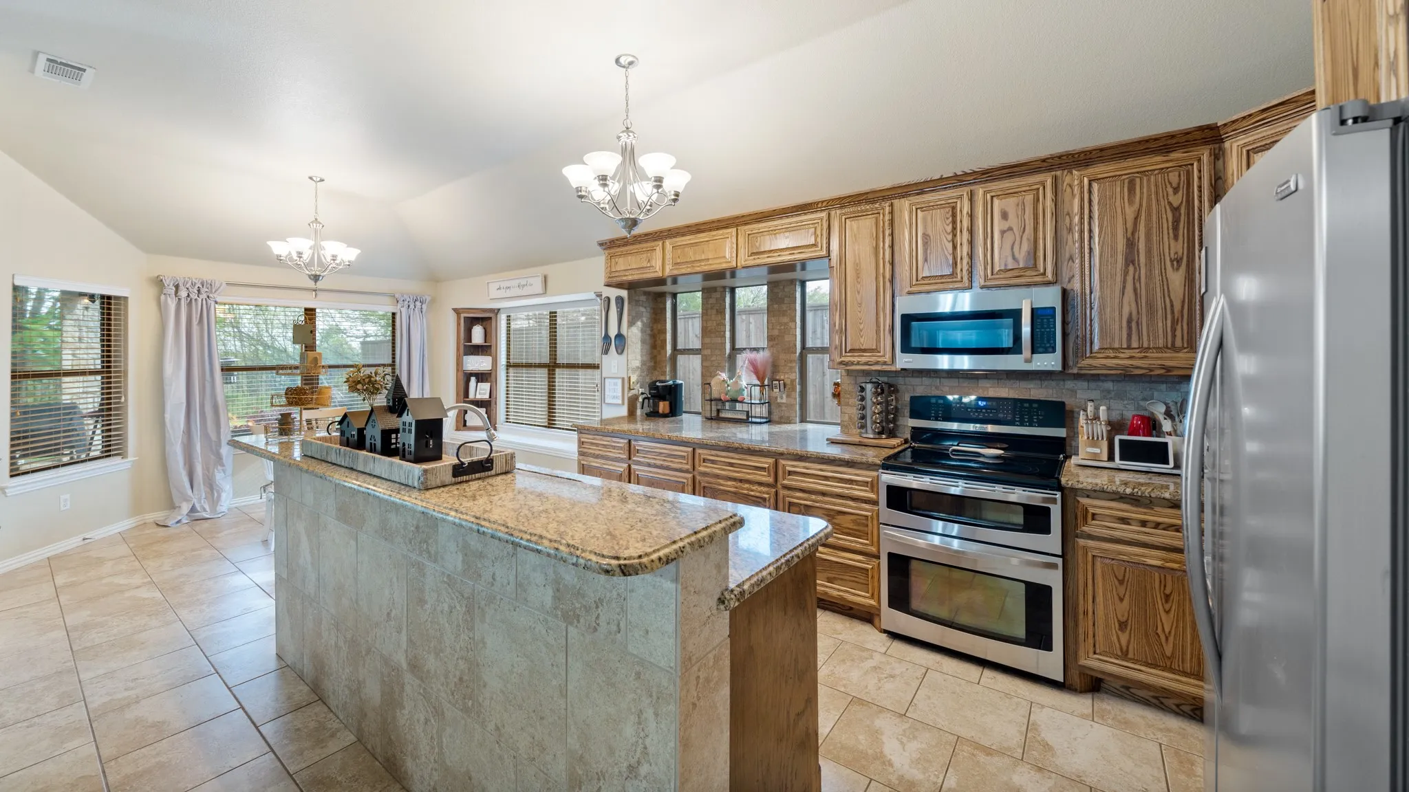 Single Family Residence For Sale in Kaufman County , 238 Country View Lane, Crandall, Texas 75114, 3 Bedroom, 2 Bathroom, 2 Garage spaces, 2,241 Sqft, built in 2005, mls#21344130, Real Estate Agent in Crandall, Homes For Sale in Kaufman county, Homes For Sale in Crandall, Realtor in Crandall Texas, Real Estate Brokerage Independent Realty Texas, Luminita Cordes Realtor
