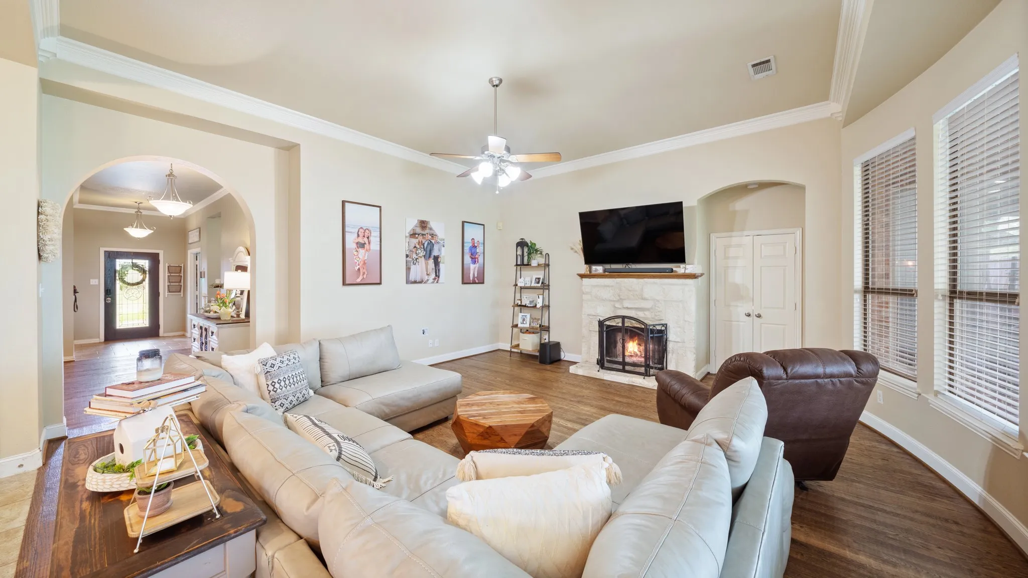Single Family Residence For Sale in Kaufman County , 238 Country View Lane, Crandall, Texas 75114, 3 Bedroom, 2 Bathroom, 2 Garage spaces, 2,241 Sqft, built in 2005, mls#21344130, Real Estate Agent in Crandall, Homes For Sale in Kaufman county, Homes For Sale in Crandall, Realtor in Crandall Texas, Real Estate Brokerage Independent Realty Texas, Luminita Cordes Realtor