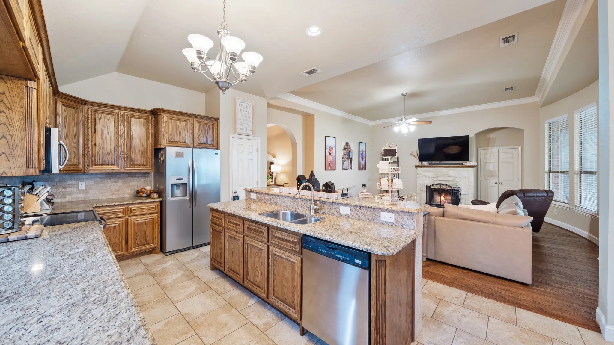 Single Family Residence For Sale in Kaufman County , 238 Country View Lane, Crandall, Texas 75114, 3 Bedroom, 2 Bathroom, 2 Garage spaces, 2,241 Sqft, built in 2005, mls#21344130, Real Estate Agent in Crandall, Homes For Sale in Kaufman county, Homes For Sale in Crandall, Realtor in Crandall Texas, Real Estate Brokerage Independent Realty Texas, Luminita Cordes Realtor