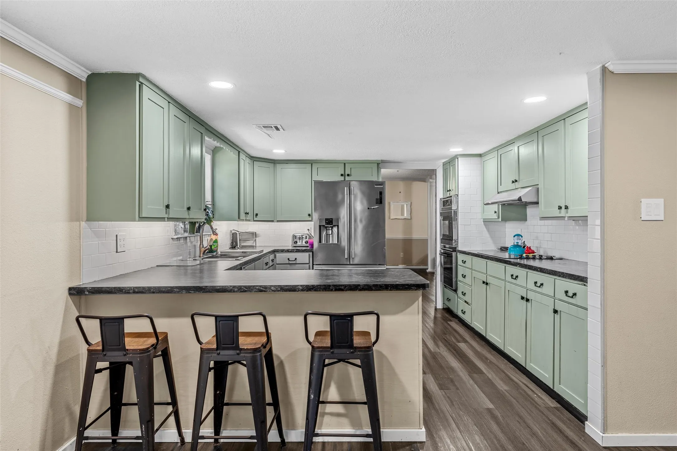 Single Family Residence For Sale in Hill County , 703 S Colorado Street, Whitney, Texas 76692, 3 Bedroom, 4 Bathroom, 2 Garage spaces, 3,480 Sqft, built in 1979, mls#21343561, Real Estate Agent in Whitney, Homes For Sale in Hill county, Homes For Sale in Whitney, Realtor in Whitney Texas, Real Estate Brokerage Independent Realty Texas, Luminita Cordes Realtor