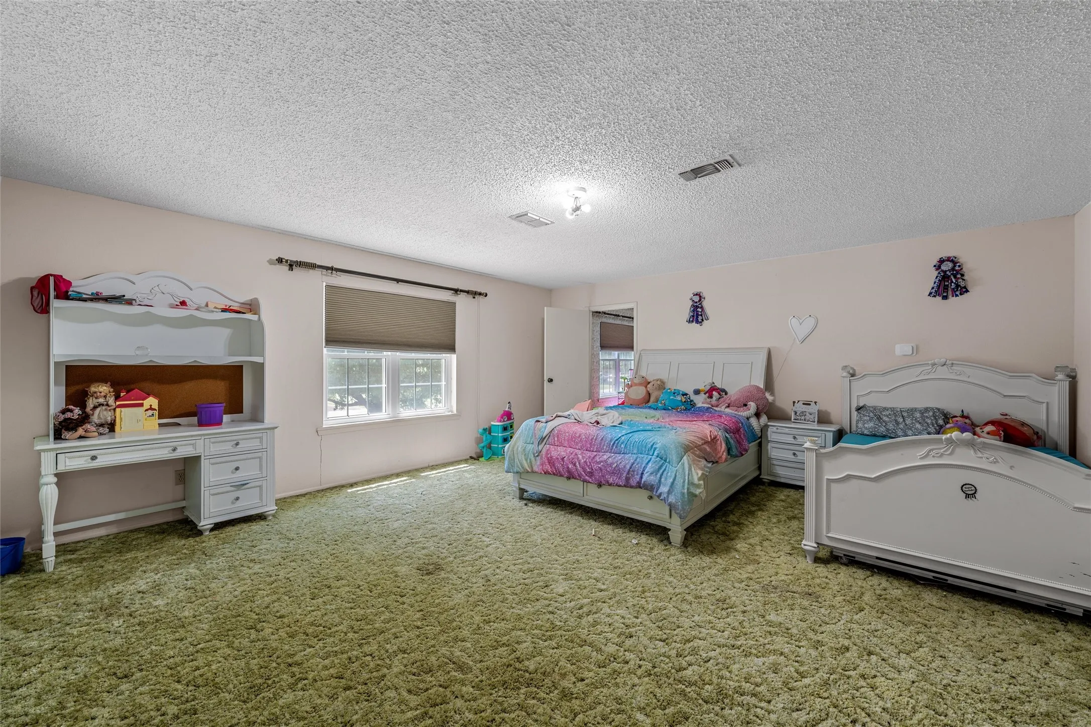 Single Family Residence For Sale in Hill County , 703 S Colorado Street, Whitney, Texas 76692, 3 Bedroom, 4 Bathroom, 2 Garage spaces, 3,480 Sqft, built in 1979, mls#21343561, Real Estate Agent in Whitney, Homes For Sale in Hill county, Homes For Sale in Whitney, Realtor in Whitney Texas, Real Estate Brokerage Independent Realty Texas, Luminita Cordes Realtor