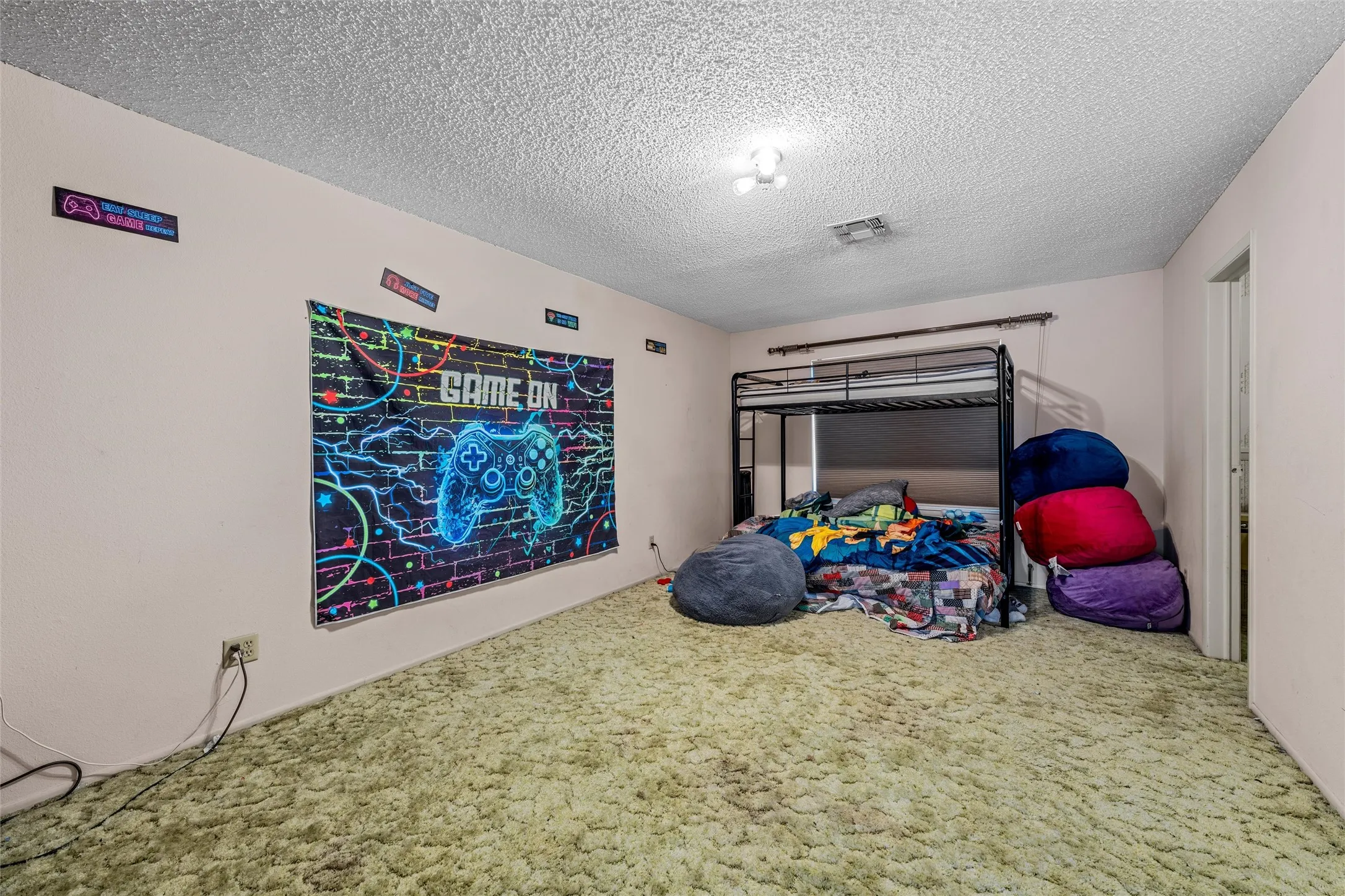 Single Family Residence For Sale in Hill County , 703 S Colorado Street, Whitney, Texas 76692, 3 Bedroom, 4 Bathroom, 2 Garage spaces, 3,480 Sqft, built in 1979, mls#21343561, Real Estate Agent in Whitney, Homes For Sale in Hill county, Homes For Sale in Whitney, Realtor in Whitney Texas, Real Estate Brokerage Independent Realty Texas, Luminita Cordes Realtor