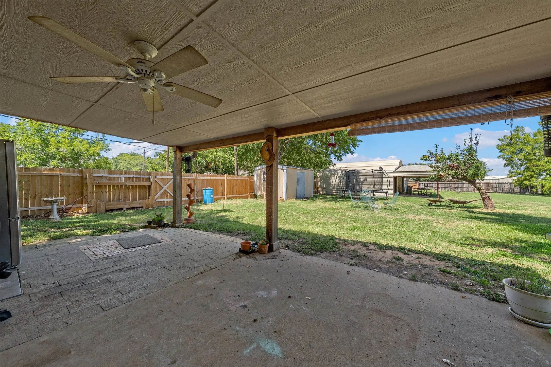 Single Family Residence For Sale in Hill County , 703 S Colorado Street, Whitney, Texas 76692, 3 Bedroom, 4 Bathroom, 2 Garage spaces, 3,480 Sqft, built in 1979, mls#21343561, Real Estate Agent in Whitney, Homes For Sale in Hill county, Homes For Sale in Whitney, Realtor in Whitney Texas, Real Estate Brokerage Independent Realty Texas, Luminita Cordes Realtor