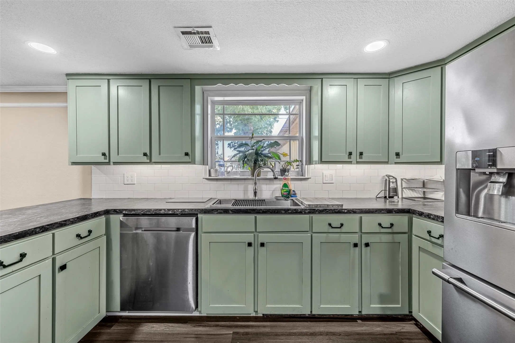 Single Family Residence For Sale in Hill County , 703 S Colorado Street, Whitney, Texas 76692, 3 Bedroom, 4 Bathroom, 2 Garage spaces, 3,480 Sqft, built in 1979, mls#21343561, Real Estate Agent in Whitney, Homes For Sale in Hill county, Homes For Sale in Whitney, Realtor in Whitney Texas, Real Estate Brokerage Independent Realty Texas, Luminita Cordes Realtor
