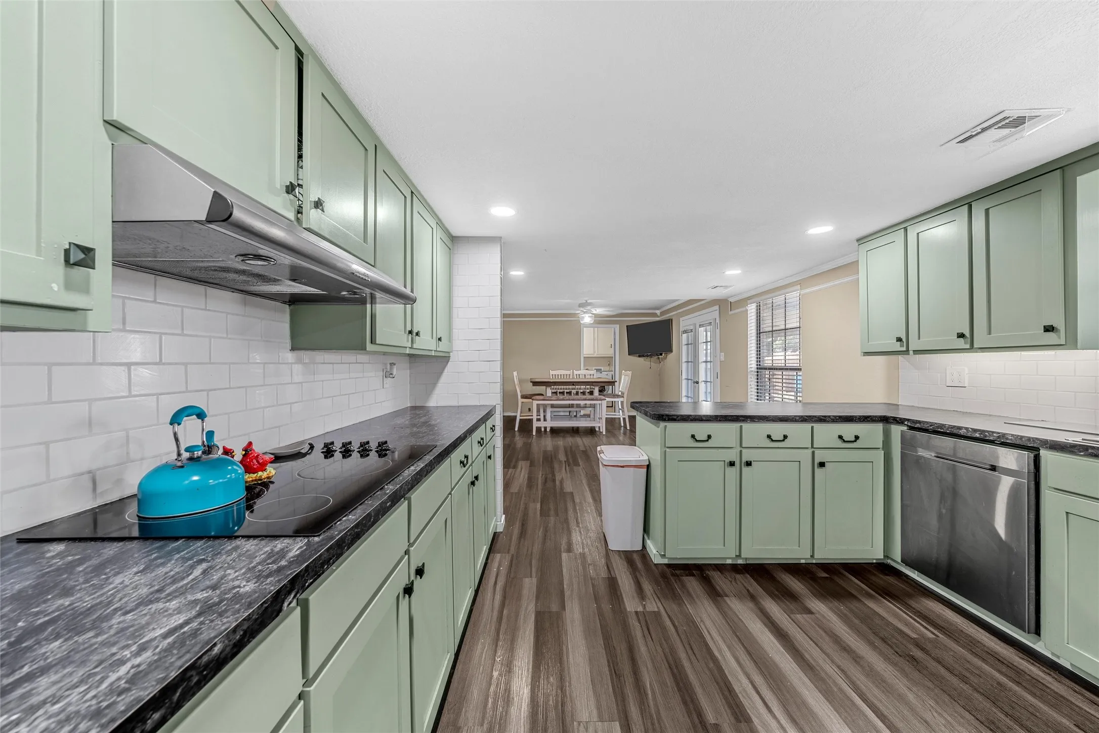 Single Family Residence For Sale in Hill County , 703 S Colorado Street, Whitney, Texas 76692, 3 Bedroom, 4 Bathroom, 2 Garage spaces, 3,480 Sqft, built in 1979, mls#21343561, Real Estate Agent in Whitney, Homes For Sale in Hill county, Homes For Sale in Whitney, Realtor in Whitney Texas, Real Estate Brokerage Independent Realty Texas, Luminita Cordes Realtor
