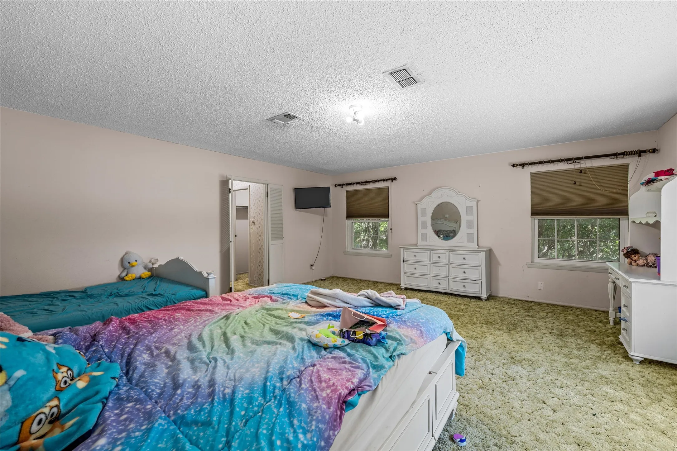 Single Family Residence For Sale in Hill County , 703 S Colorado Street, Whitney, Texas 76692, 3 Bedroom, 4 Bathroom, 2 Garage spaces, 3,480 Sqft, built in 1979, mls#21343561, Real Estate Agent in Whitney, Homes For Sale in Hill county, Homes For Sale in Whitney, Realtor in Whitney Texas, Real Estate Brokerage Independent Realty Texas, Luminita Cordes Realtor