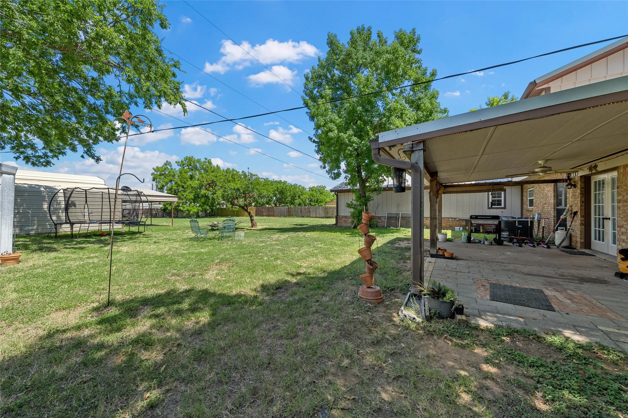 Single Family Residence For Sale in Hill County , 703 S Colorado Street, Whitney, Texas 76692, 3 Bedroom, 4 Bathroom, 2 Garage spaces, 3,480 Sqft, built in 1979, mls#21343561, Real Estate Agent in Whitney, Homes For Sale in Hill county, Homes For Sale in Whitney, Realtor in Whitney Texas, Real Estate Brokerage Independent Realty Texas, Luminita Cordes Realtor