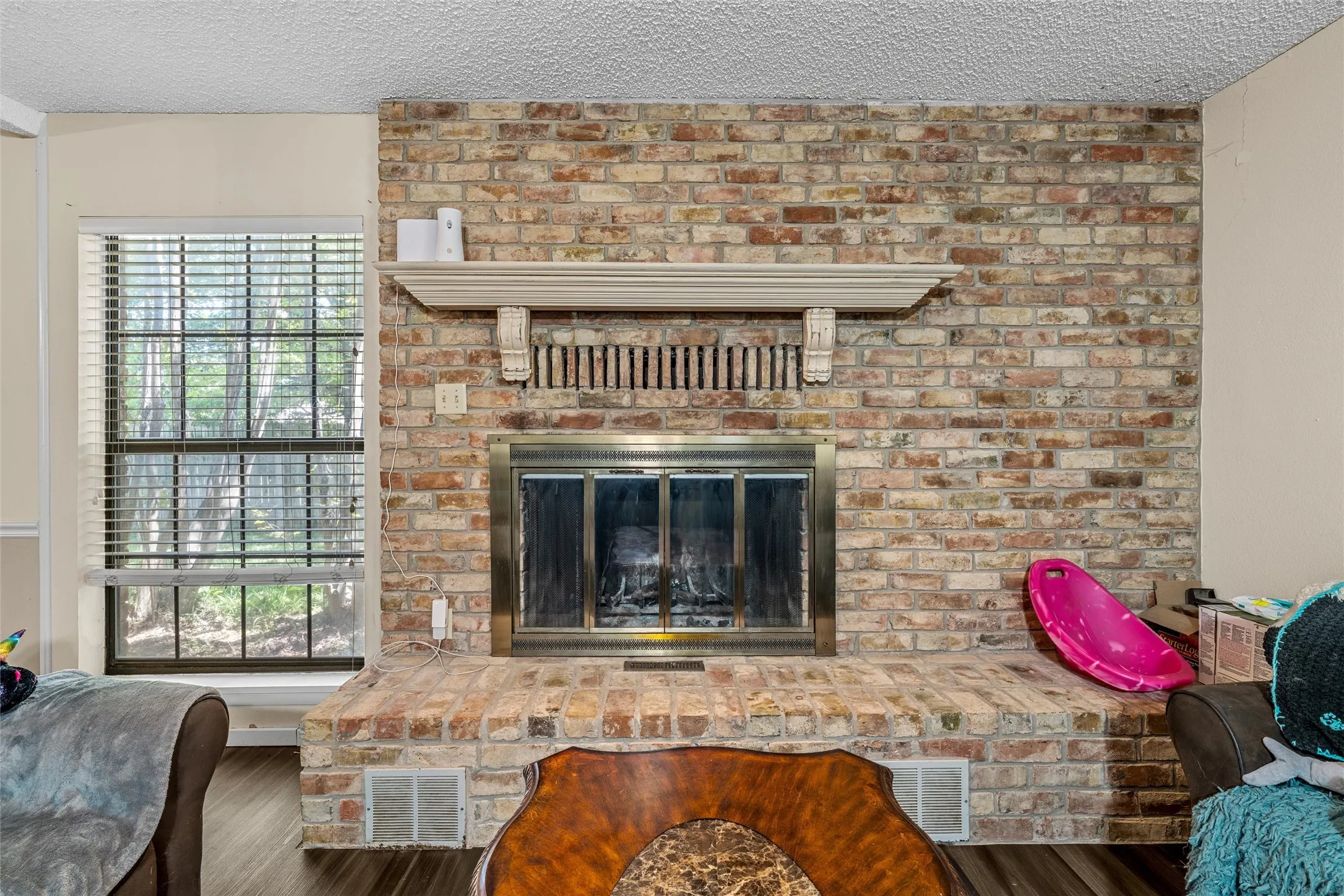 Single Family Residence For Sale in Hill County , 703 S Colorado Street, Whitney, Texas 76692, 3 Bedroom, 4 Bathroom, 2 Garage spaces, 3,480 Sqft, built in 1979, mls#21343561, Real Estate Agent in Whitney, Homes For Sale in Hill county, Homes For Sale in Whitney, Realtor in Whitney Texas, Real Estate Brokerage Independent Realty Texas, Luminita Cordes Realtor