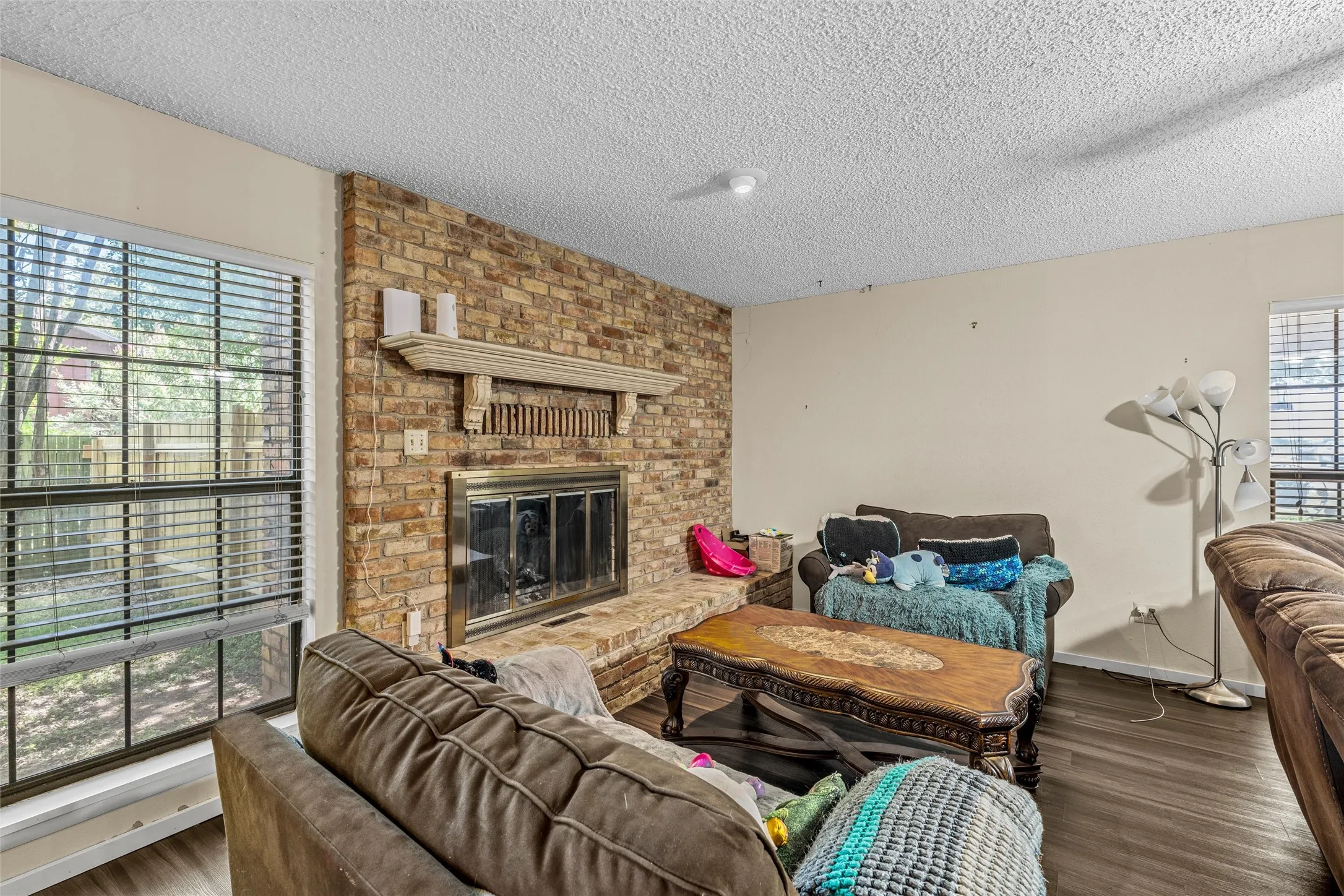 Single Family Residence For Sale in Hill County , 703 S Colorado Street, Whitney, Texas 76692, 3 Bedroom, 4 Bathroom, 2 Garage spaces, 3,480 Sqft, built in 1979, mls#21343561, Real Estate Agent in Whitney, Homes For Sale in Hill county, Homes For Sale in Whitney, Realtor in Whitney Texas, Real Estate Brokerage Independent Realty Texas, Luminita Cordes Realtor
