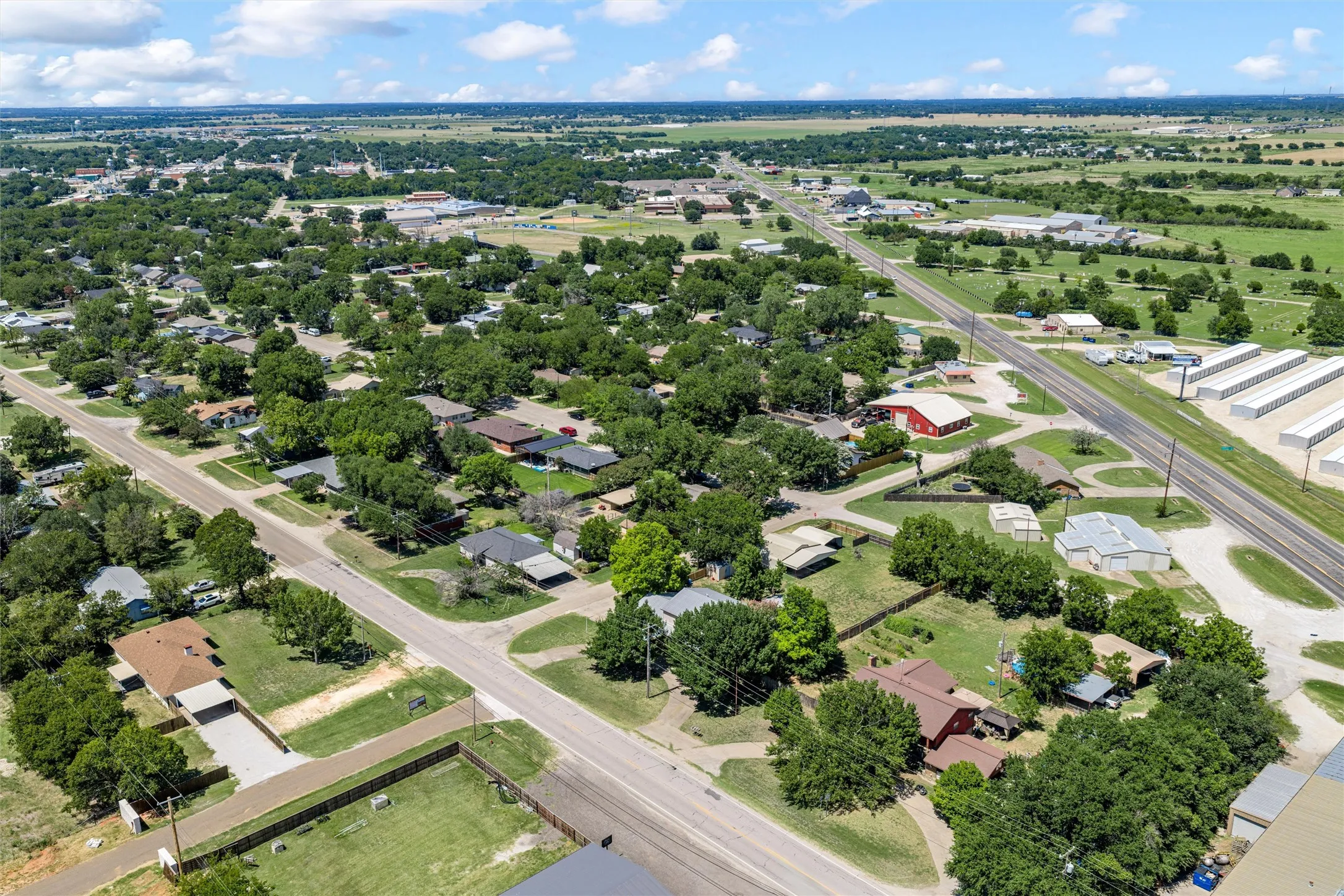 Single Family Residence For Sale in Hill County , 703 S Colorado Street, Whitney, Texas 76692, 3 Bedroom, 4 Bathroom, 2 Garage spaces, 3,480 Sqft, built in 1979, mls#21343561, Real Estate Agent in Whitney, Homes For Sale in Hill county, Homes For Sale in Whitney, Realtor in Whitney Texas, Real Estate Brokerage Independent Realty Texas, Luminita Cordes Realtor