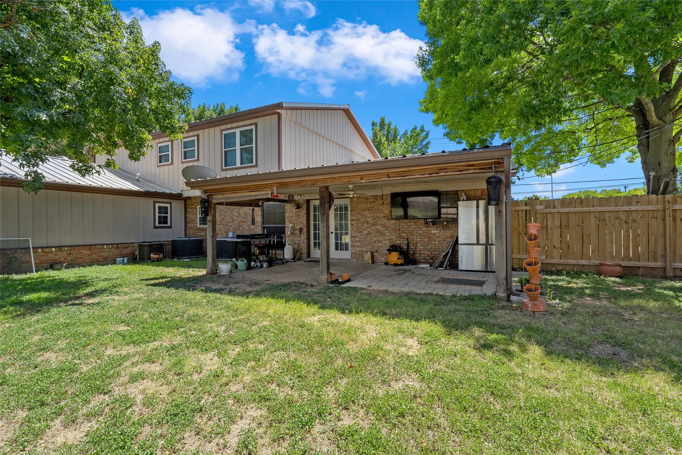 Single Family Residence For Sale in Hill County , 703 S Colorado Street, Whitney, Texas 76692, 3 Bedroom, 4 Bathroom, 2 Garage spaces, 3,480 Sqft, built in 1979, mls#21343561, Real Estate Agent in Whitney, Homes For Sale in Hill county, Homes For Sale in Whitney, Realtor in Whitney Texas, Real Estate Brokerage Independent Realty Texas, Luminita Cordes Realtor