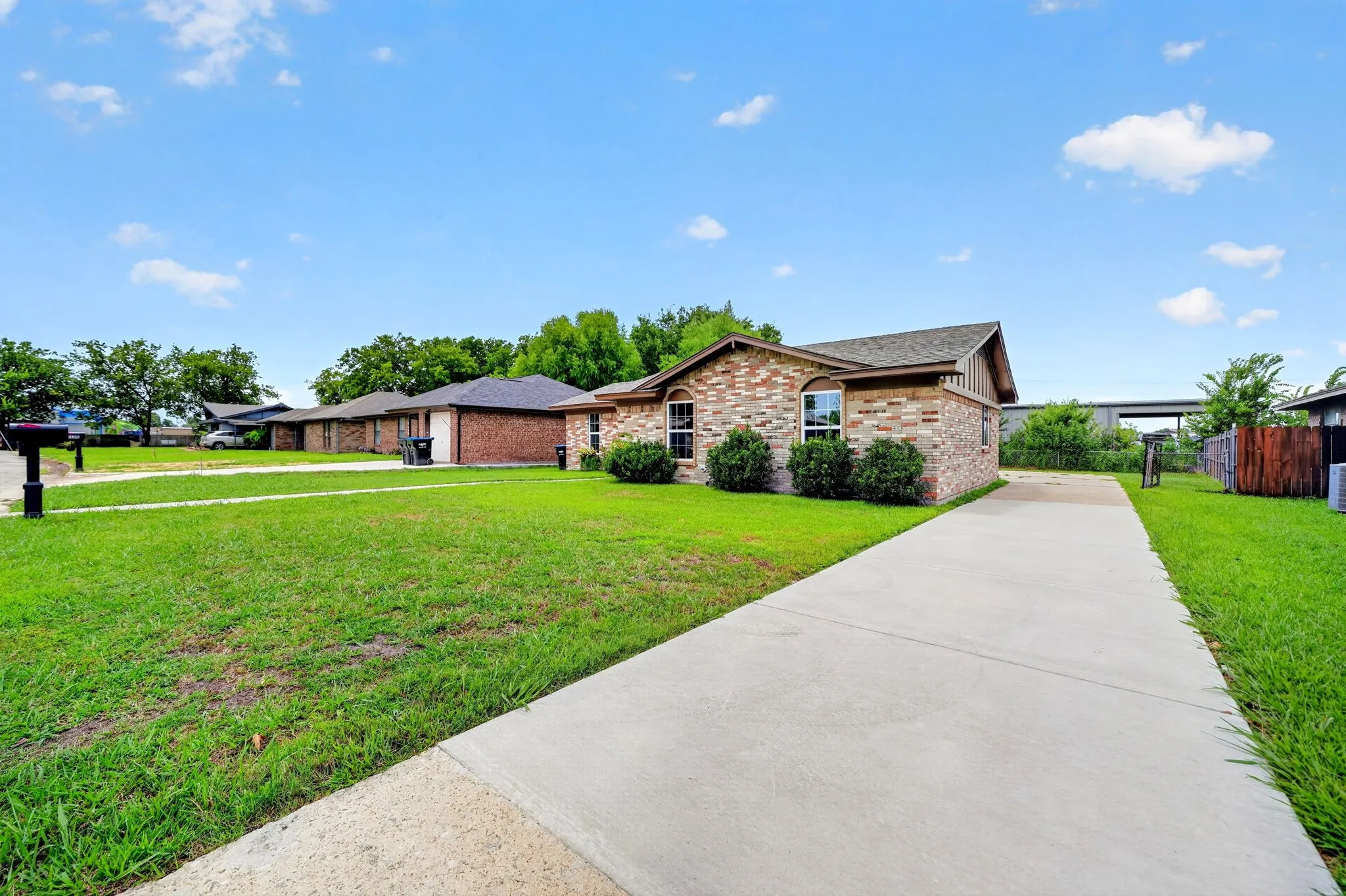 Single Family Residence For Sale in Hunt County , 8312 Charles Street, Greenville, Texas 75402, 3 Bedroom, 2 Bathroom, 1 Garage spaces, 1,269 Sqft, built in 1971, mls#21336034, Real Estate Agent in Greenville, Homes For Sale in Hunt county, Homes For Sale in Greenville, Realtor in Greenville Texas, Real Estate Brokerage Independent Realty Texas, Luminita Cordes Realtor