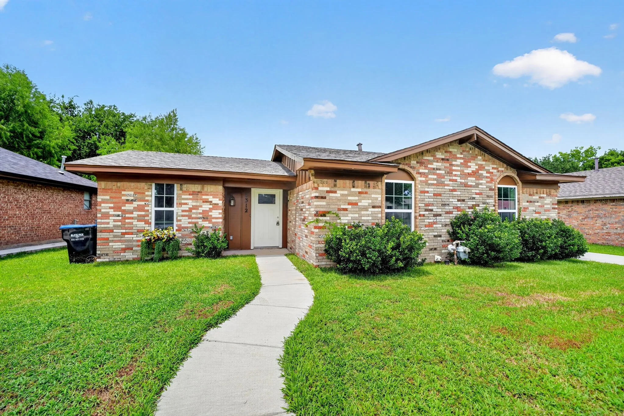 Single Family Residence For Sale in Hunt County , 8312 Charles Street, Greenville, Texas 75402, 3 Bedroom, 2 Bathroom, 1 Garage spaces, 1,269 Sqft, built in 1971, mls#21336034, Real Estate Agent in Greenville, Homes For Sale in Hunt county, Homes For Sale in Greenville, Realtor in Greenville Texas, Real Estate Brokerage Independent Realty Texas, Luminita Cordes Realtor