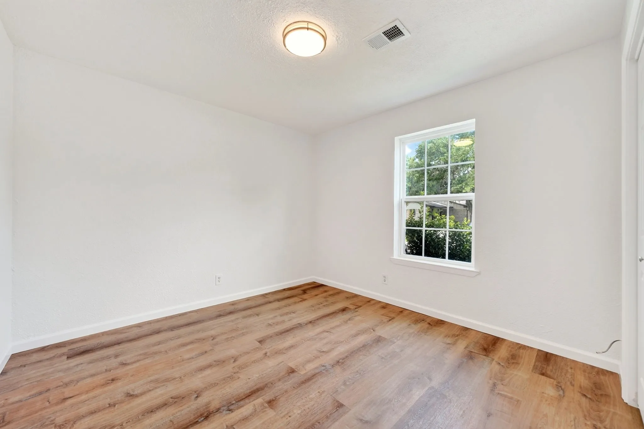 Single Family Residence For Sale in Hunt County , 8312 Charles Street, Greenville, Texas 75402, 3 Bedroom, 2 Bathroom, 1 Garage spaces, 1,269 Sqft, built in 1971, mls#21336034, Real Estate Agent in Greenville, Homes For Sale in Hunt county, Homes For Sale in Greenville, Realtor in Greenville Texas, Real Estate Brokerage Independent Realty Texas, Luminita Cordes Realtor
