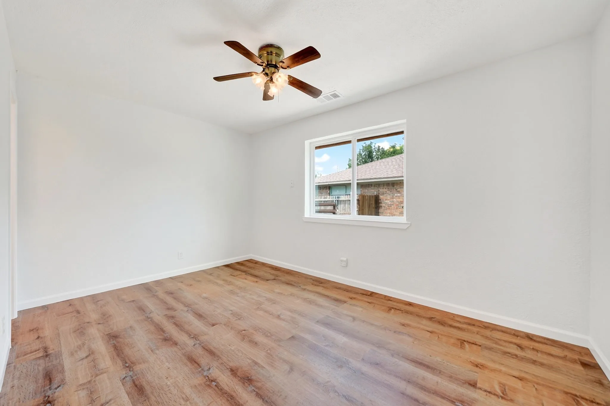 Single Family Residence For Sale in Hunt County , 8312 Charles Street, Greenville, Texas 75402, 3 Bedroom, 2 Bathroom, 1 Garage spaces, 1,269 Sqft, built in 1971, mls#21336034, Real Estate Agent in Greenville, Homes For Sale in Hunt county, Homes For Sale in Greenville, Realtor in Greenville Texas, Real Estate Brokerage Independent Realty Texas, Luminita Cordes Realtor