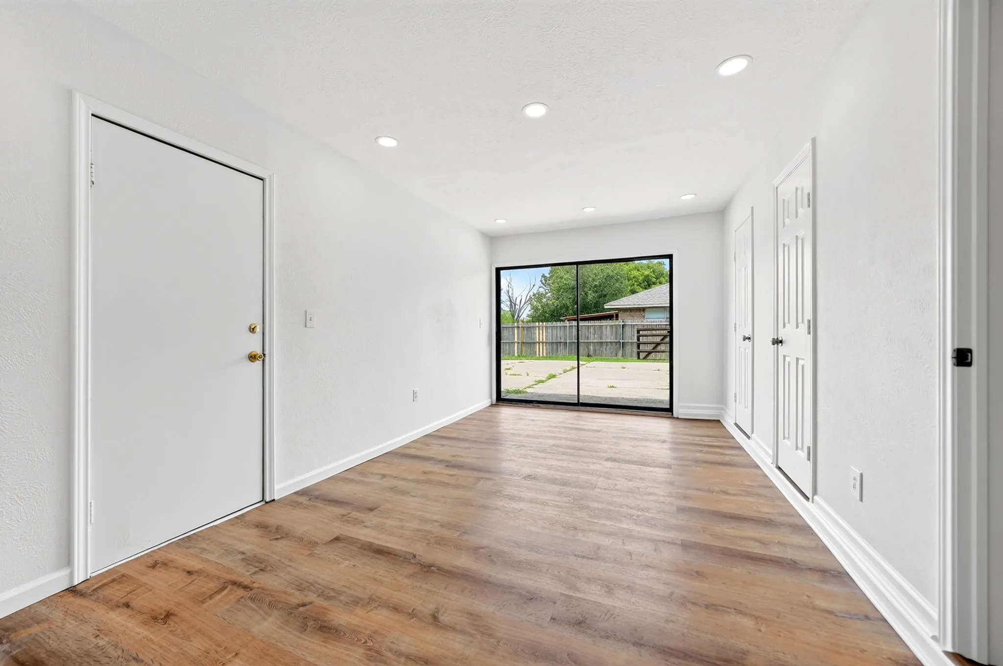 Single Family Residence For Sale in Hunt County , 8312 Charles Street, Greenville, Texas 75402, 3 Bedroom, 2 Bathroom, 1 Garage spaces, 1,269 Sqft, built in 1971, mls#21336034, Real Estate Agent in Greenville, Homes For Sale in Hunt county, Homes For Sale in Greenville, Realtor in Greenville Texas, Real Estate Brokerage Independent Realty Texas, Luminita Cordes Realtor