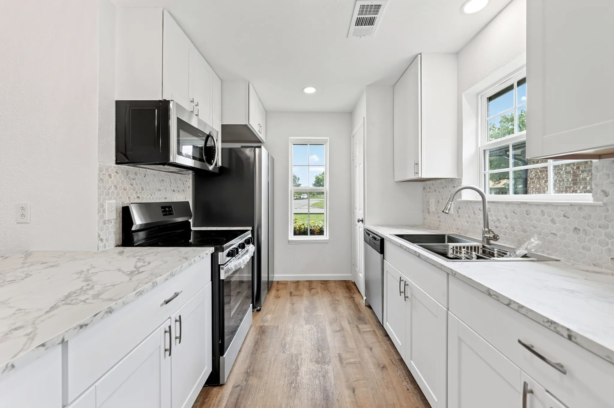 Single Family Residence For Sale in Hunt County , 8312 Charles Street, Greenville, Texas 75402, 3 Bedroom, 2 Bathroom, 1 Garage spaces, 1,269 Sqft, built in 1971, mls#21336034, Real Estate Agent in Greenville, Homes For Sale in Hunt county, Homes For Sale in Greenville, Realtor in Greenville Texas, Real Estate Brokerage Independent Realty Texas, Luminita Cordes Realtor