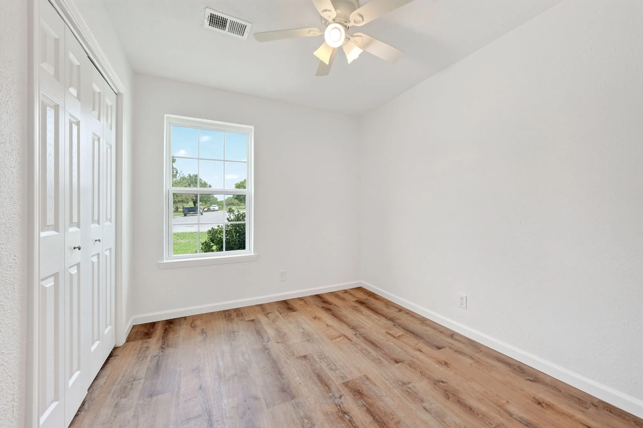 Single Family Residence For Sale in Hunt County , 8312 Charles Street, Greenville, Texas 75402, 3 Bedroom, 2 Bathroom, 1 Garage spaces, 1,269 Sqft, built in 1971, mls#21336034, Real Estate Agent in Greenville, Homes For Sale in Hunt county, Homes For Sale in Greenville, Realtor in Greenville Texas, Real Estate Brokerage Independent Realty Texas, Luminita Cordes Realtor