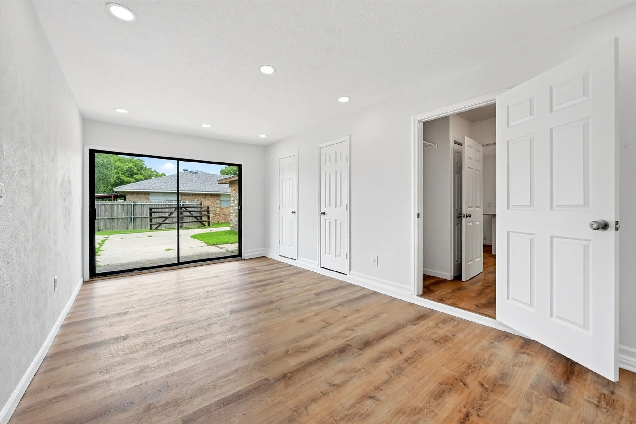 Single Family Residence For Sale in Hunt County , 8312 Charles Street, Greenville, Texas 75402, 3 Bedroom, 2 Bathroom, 1 Garage spaces, 1,269 Sqft, built in 1971, mls#21336034, Real Estate Agent in Greenville, Homes For Sale in Hunt county, Homes For Sale in Greenville, Realtor in Greenville Texas, Real Estate Brokerage Independent Realty Texas, Luminita Cordes Realtor