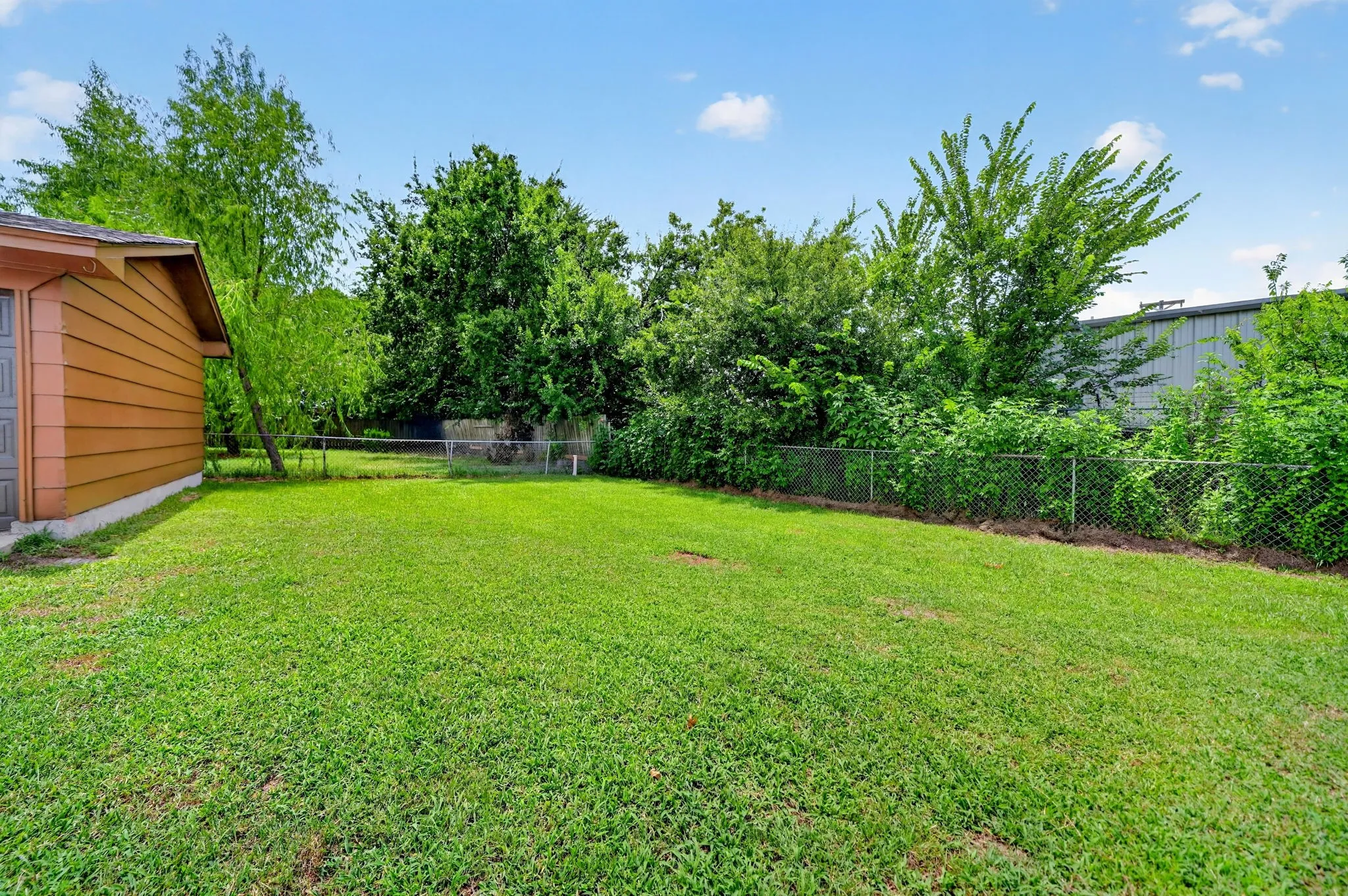 Single Family Residence For Sale in Hunt County , 8312 Charles Street, Greenville, Texas 75402, 3 Bedroom, 2 Bathroom, 1 Garage spaces, 1,269 Sqft, built in 1971, mls#21336034, Real Estate Agent in Greenville, Homes For Sale in Hunt county, Homes For Sale in Greenville, Realtor in Greenville Texas, Real Estate Brokerage Independent Realty Texas, Luminita Cordes Realtor