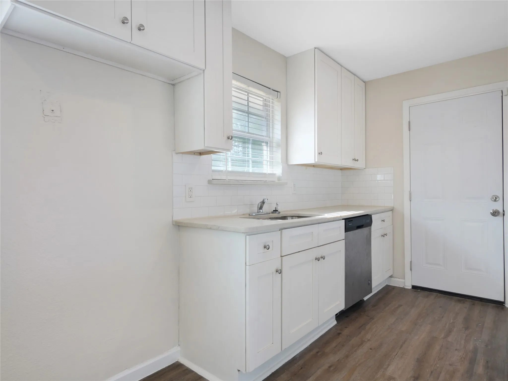 Single Family Residence For Sale in Dallas County , 3616 Pacesetter Drive, Dallas, Texas 75241, 3 Bedroom, 2 Bathroom, 1 Garage spaces, 1,187 Sqft, built in 1971, mls#21324537, Real Estate Agent in Dallas, Homes For Sale in Dallas county, Homes For Sale in Dallas, Realtor in Dallas Texas, Real Estate Brokerage Independent Realty Texas, Luminita Cordes Realtor