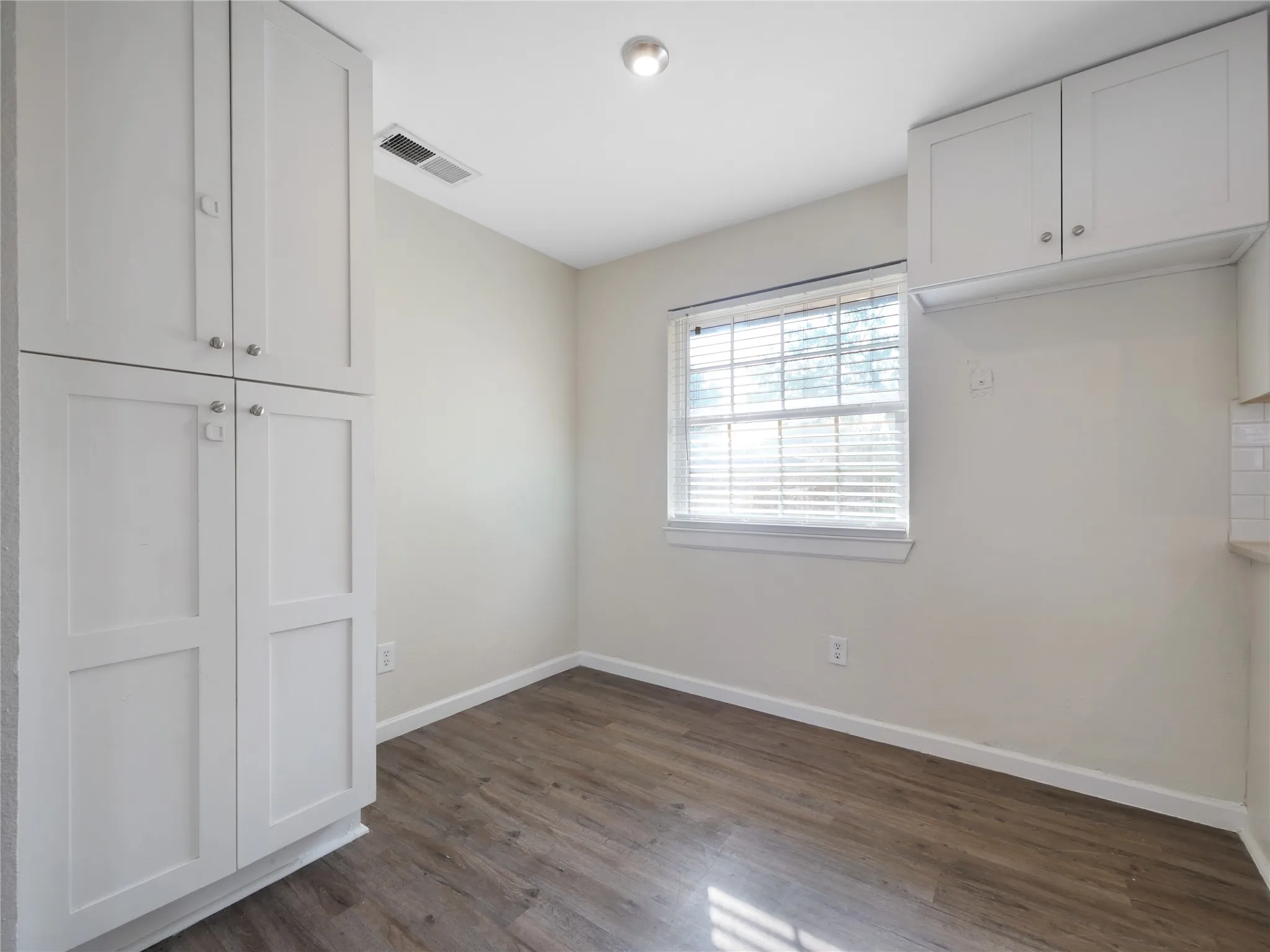 Single Family Residence For Sale in Dallas County , 3616 Pacesetter Drive, Dallas, Texas 75241, 3 Bedroom, 2 Bathroom, 1 Garage spaces, 1,187 Sqft, built in 1971, mls#21324537, Real Estate Agent in Dallas, Homes For Sale in Dallas county, Homes For Sale in Dallas, Realtor in Dallas Texas, Real Estate Brokerage Independent Realty Texas, Luminita Cordes Realtor