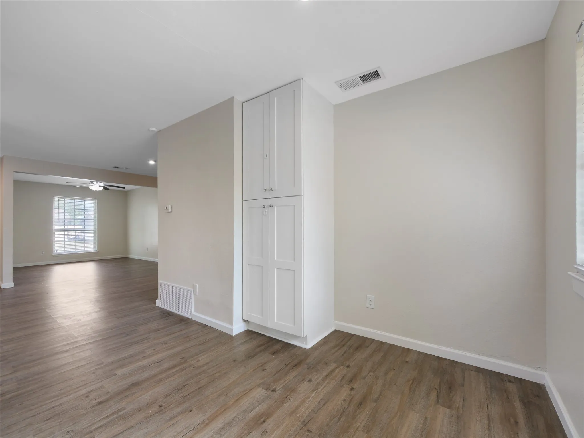 Single Family Residence For Sale in Dallas County , 3616 Pacesetter Drive, Dallas, Texas 75241, 3 Bedroom, 2 Bathroom, 1 Garage spaces, 1,187 Sqft, built in 1971, mls#21324537, Real Estate Agent in Dallas, Homes For Sale in Dallas county, Homes For Sale in Dallas, Realtor in Dallas Texas, Real Estate Brokerage Independent Realty Texas, Luminita Cordes Realtor