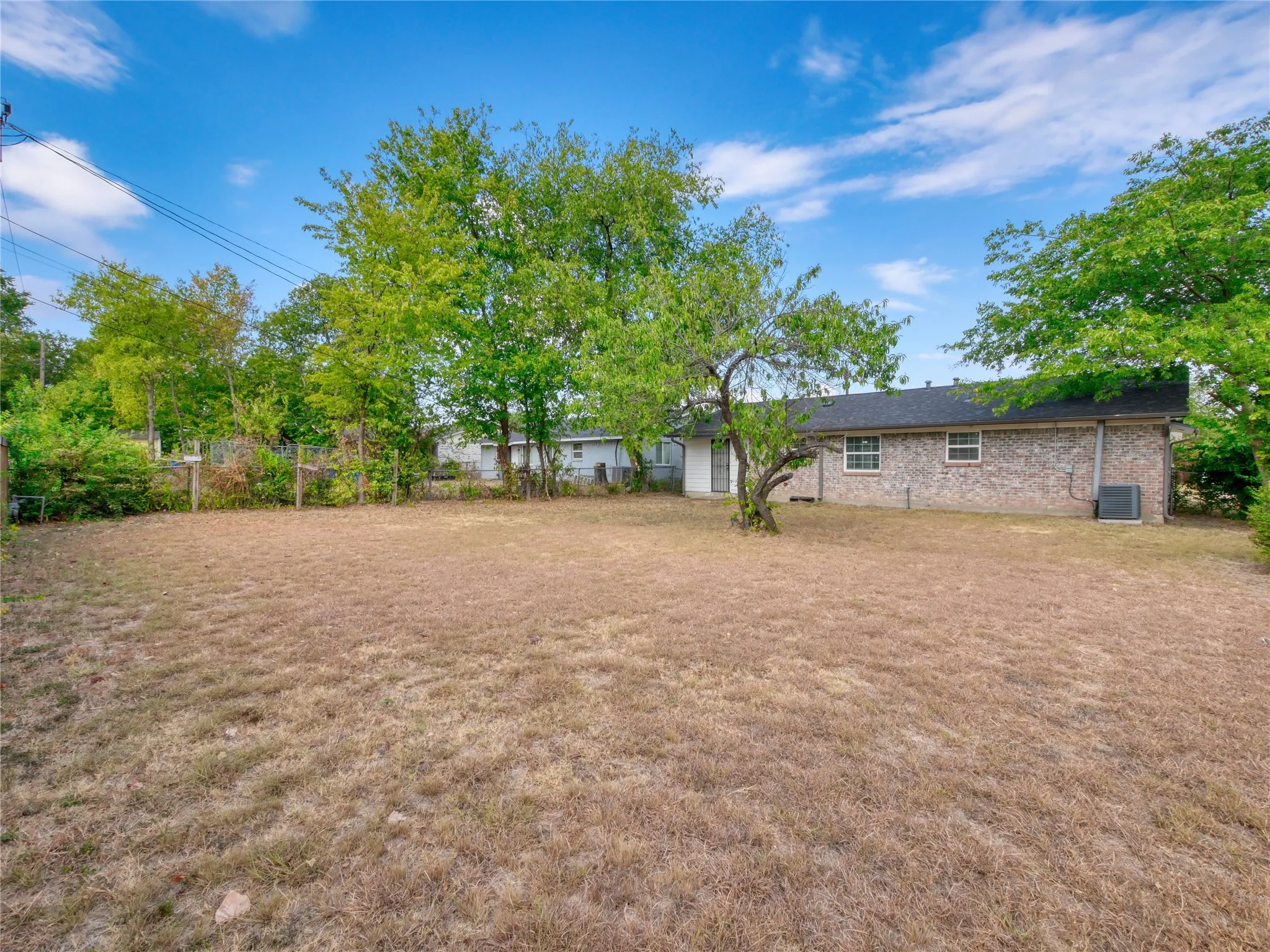 Single Family Residence For Sale in Dallas County , 3616 Pacesetter Drive, Dallas, Texas 75241, 3 Bedroom, 2 Bathroom, 1 Garage spaces, 1,187 Sqft, built in 1971, mls#21324537, Real Estate Agent in Dallas, Homes For Sale in Dallas county, Homes For Sale in Dallas, Realtor in Dallas Texas, Real Estate Brokerage Independent Realty Texas, Luminita Cordes Realtor