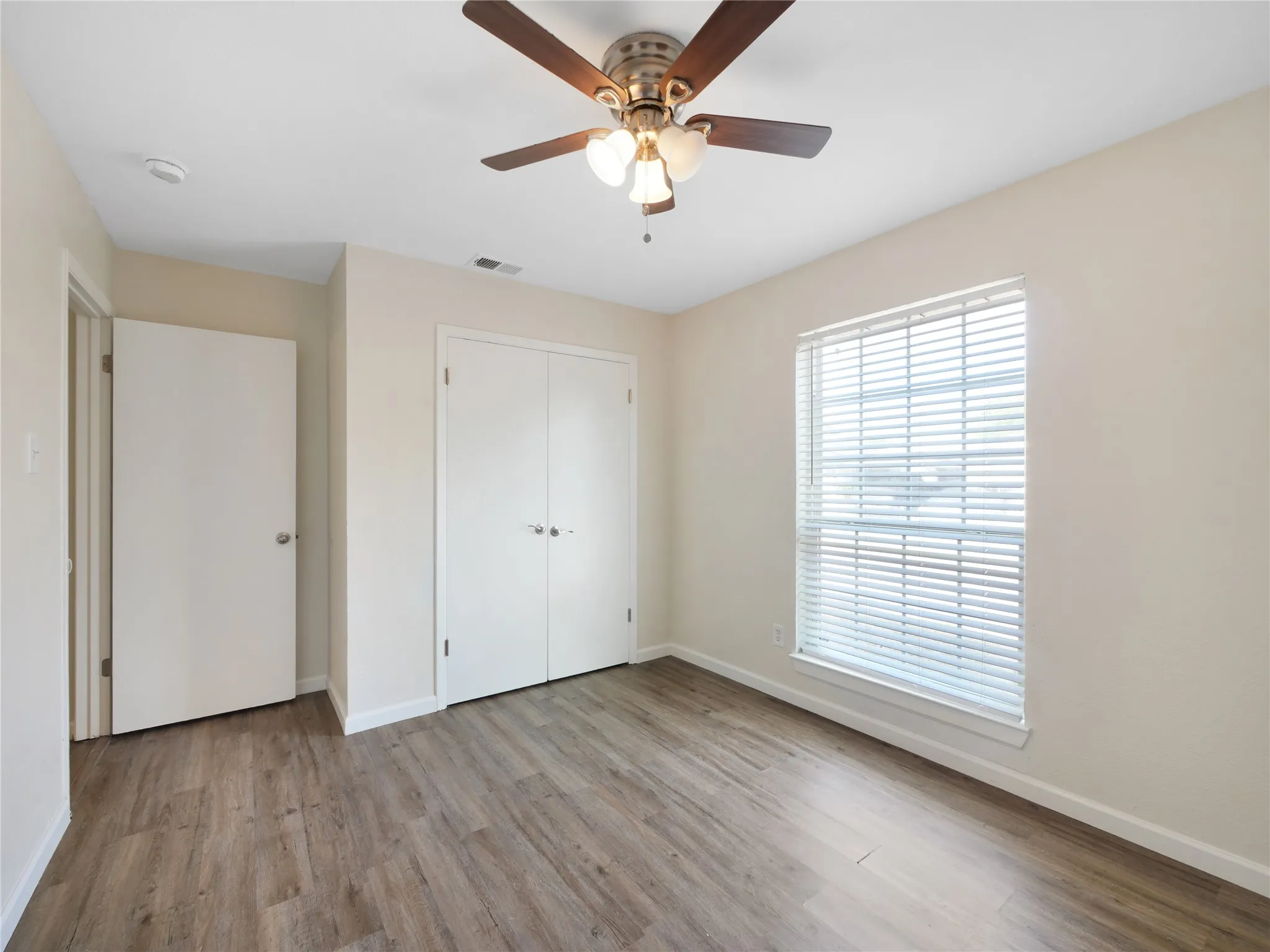 Single Family Residence For Sale in Dallas County , 3616 Pacesetter Drive, Dallas, Texas 75241, 3 Bedroom, 2 Bathroom, 1 Garage spaces, 1,187 Sqft, built in 1971, mls#21324537, Real Estate Agent in Dallas, Homes For Sale in Dallas county, Homes For Sale in Dallas, Realtor in Dallas Texas, Real Estate Brokerage Independent Realty Texas, Luminita Cordes Realtor