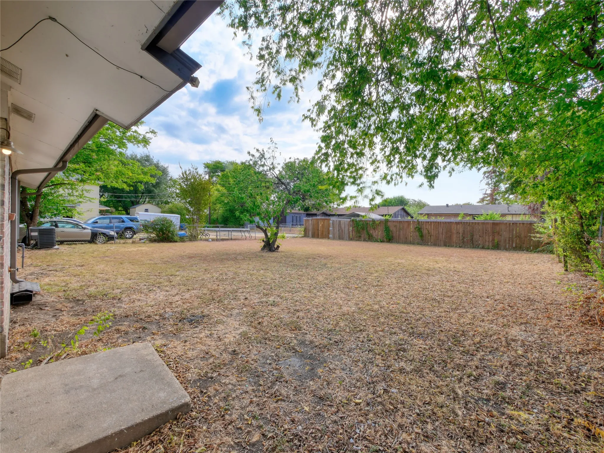 Single Family Residence For Sale in Dallas County , 3616 Pacesetter Drive, Dallas, Texas 75241, 3 Bedroom, 2 Bathroom, 1 Garage spaces, 1,187 Sqft, built in 1971, mls#21324537, Real Estate Agent in Dallas, Homes For Sale in Dallas county, Homes For Sale in Dallas, Realtor in Dallas Texas, Real Estate Brokerage Independent Realty Texas, Luminita Cordes Realtor
