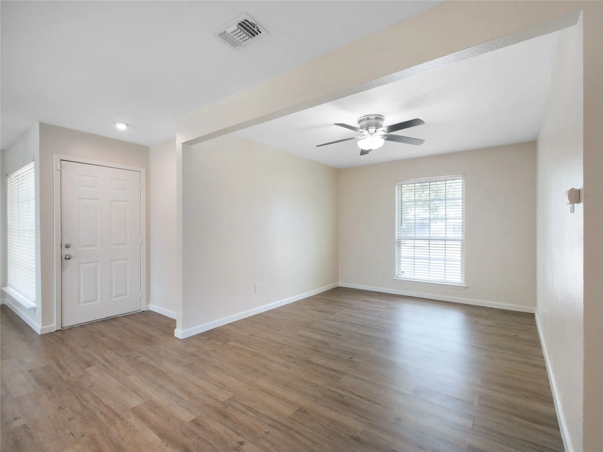Single Family Residence For Sale in Dallas County , 3616 Pacesetter Drive, Dallas, Texas 75241, 3 Bedroom, 2 Bathroom, 1 Garage spaces, 1,187 Sqft, built in 1971, mls#21324537, Real Estate Agent in Dallas, Homes For Sale in Dallas county, Homes For Sale in Dallas, Realtor in Dallas Texas, Real Estate Brokerage Independent Realty Texas, Luminita Cordes Realtor