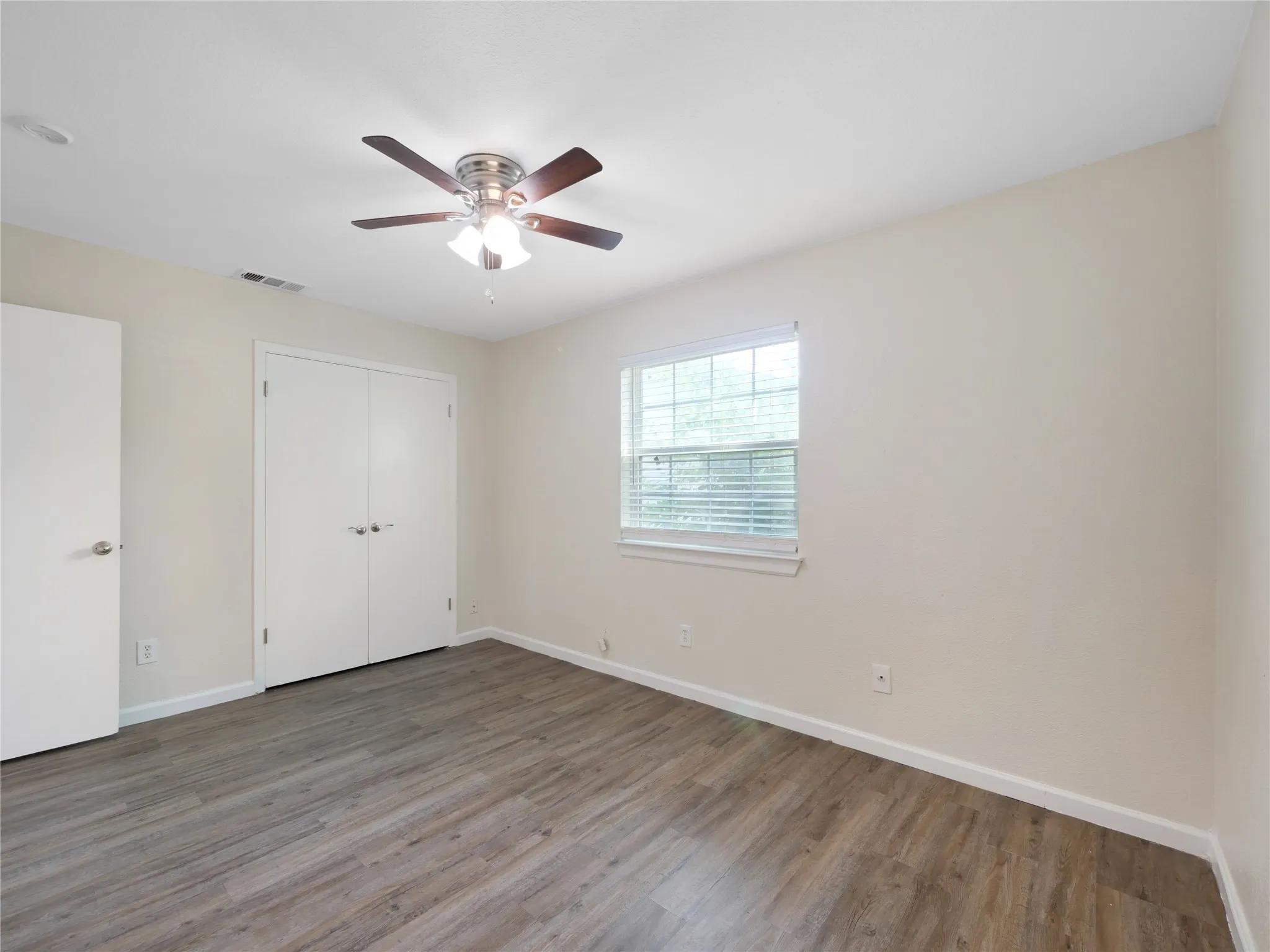 Single Family Residence For Sale in Dallas County , 3616 Pacesetter Drive, Dallas, Texas 75241, 3 Bedroom, 2 Bathroom, 1 Garage spaces, 1,187 Sqft, built in 1971, mls#21324537, Real Estate Agent in Dallas, Homes For Sale in Dallas county, Homes For Sale in Dallas, Realtor in Dallas Texas, Real Estate Brokerage Independent Realty Texas, Luminita Cordes Realtor